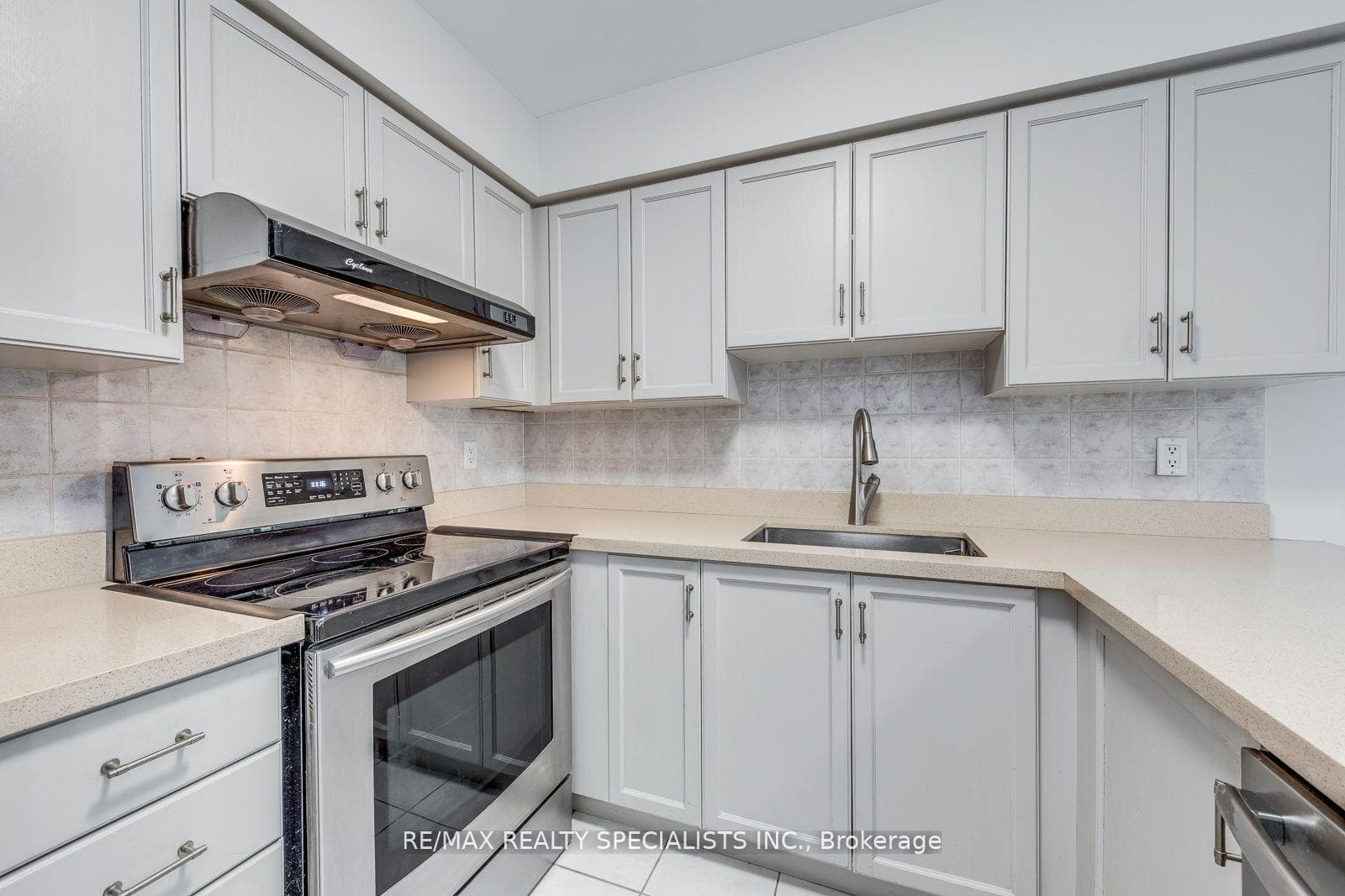 35 Kingsbridge Garden Circle Unit 807 photo 19