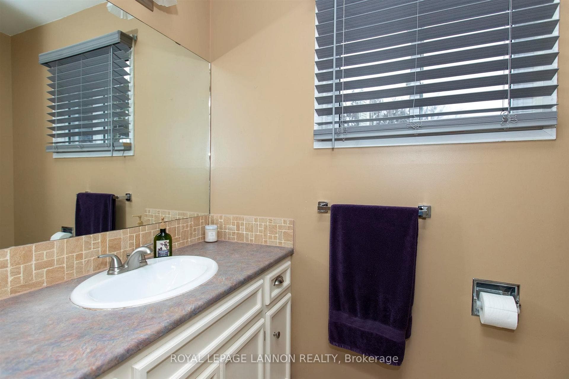 125 Anten Street photo 17