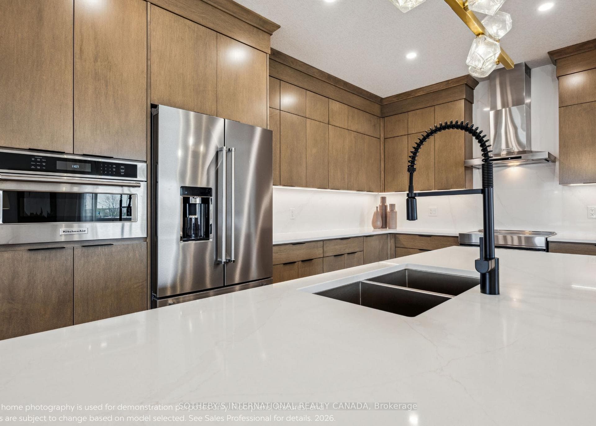 524 Anton Crescent photo 4