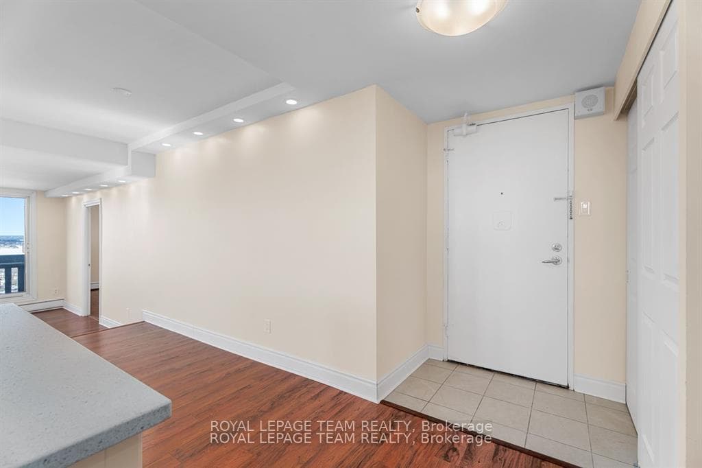 415 Greenview Avenue Unit 2004 photo 18