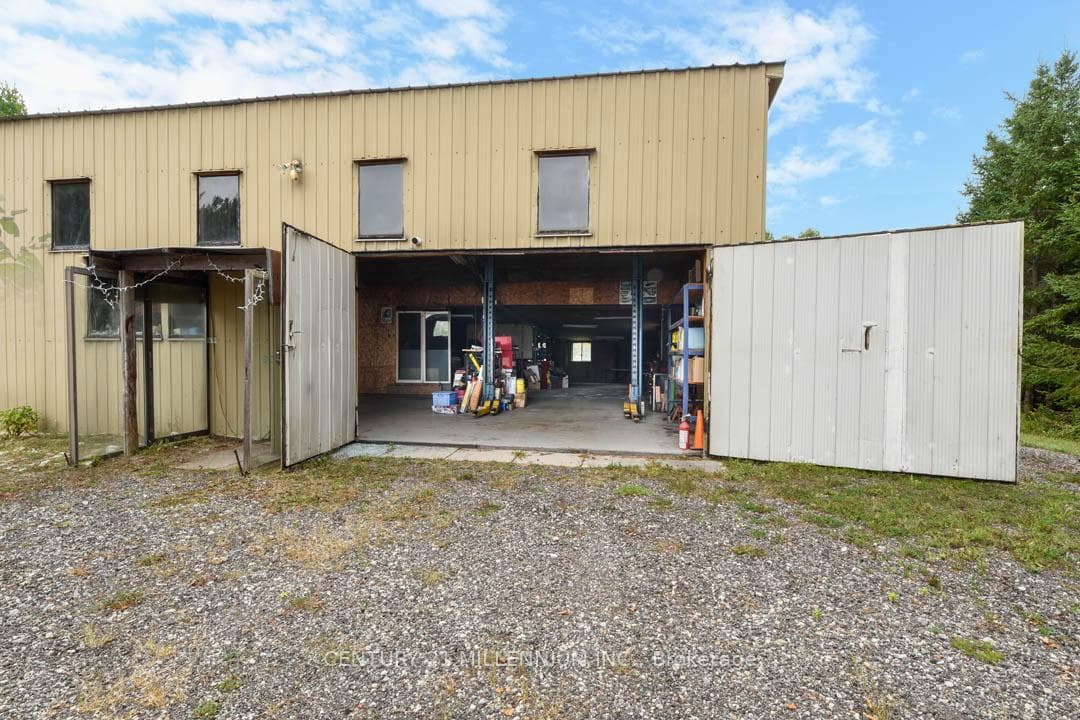 2180 Highpoint Side Road photo 14