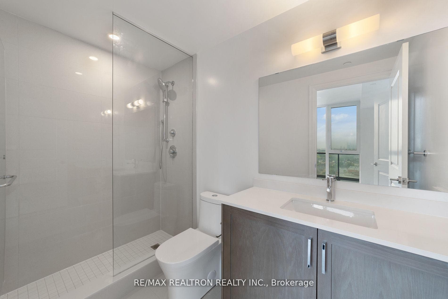 10 Gatineau Drive Unit 1403w photo 7