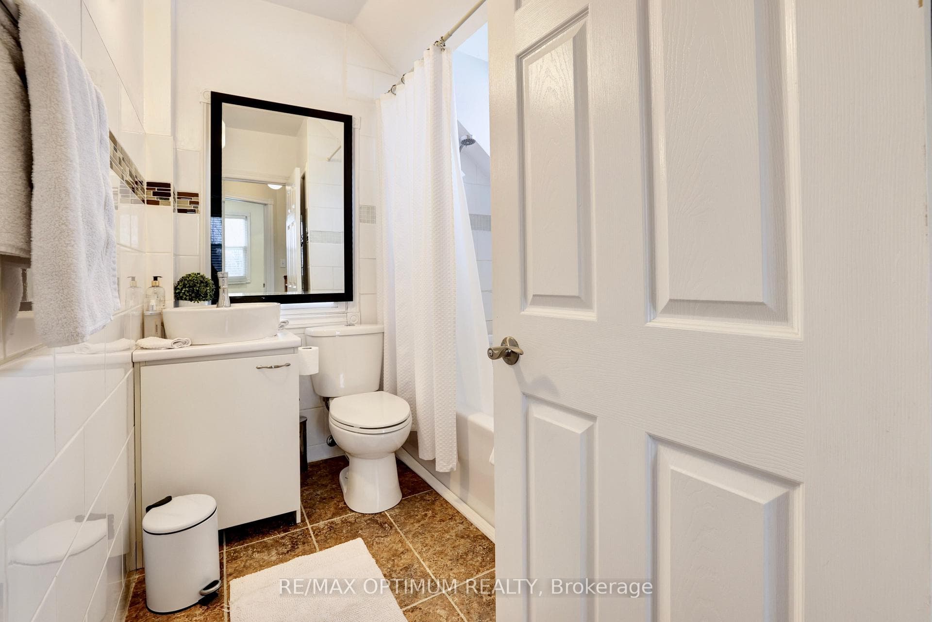 1106 Haig Boulevard photo 18