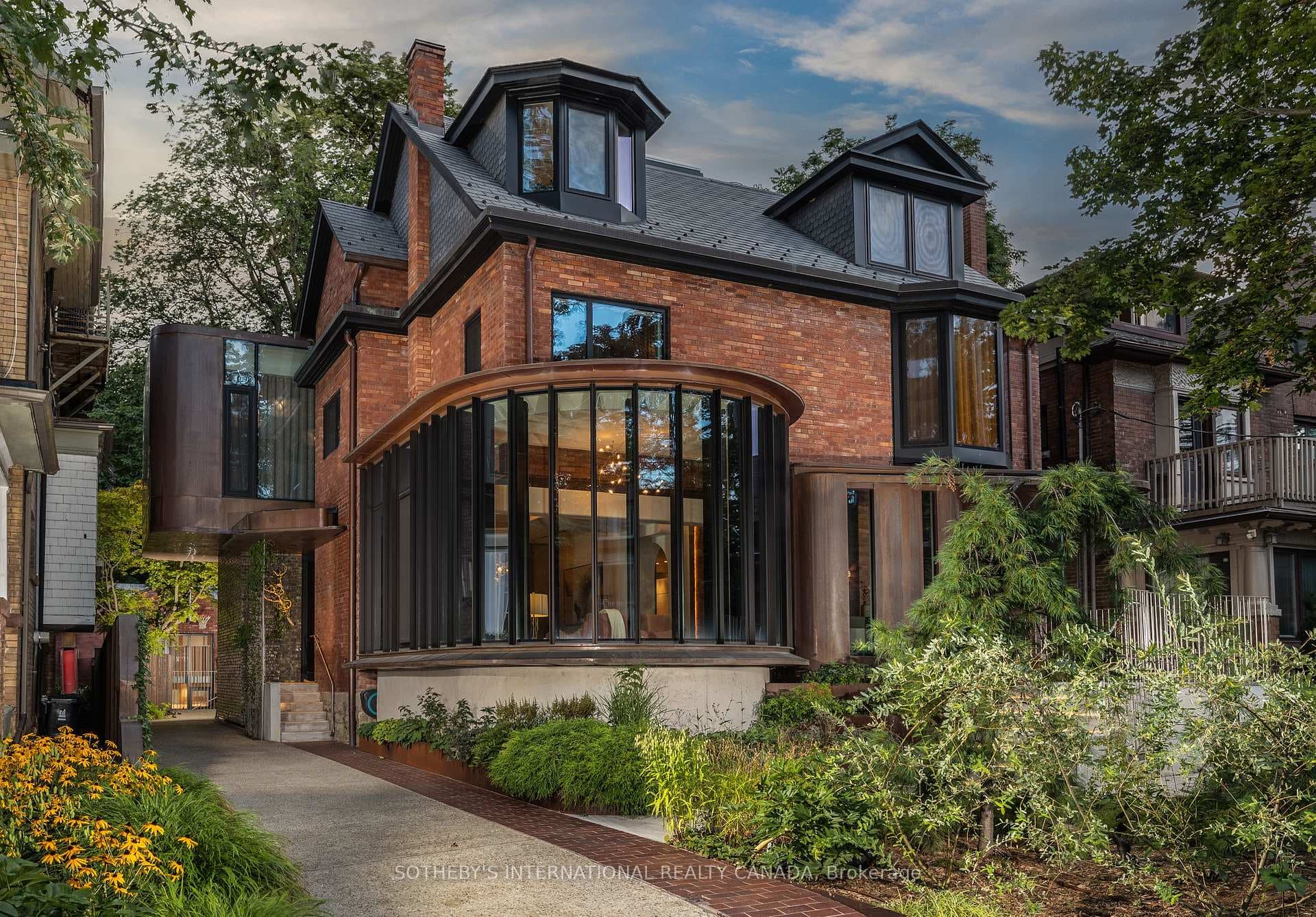 152 Walmer Road photo 1