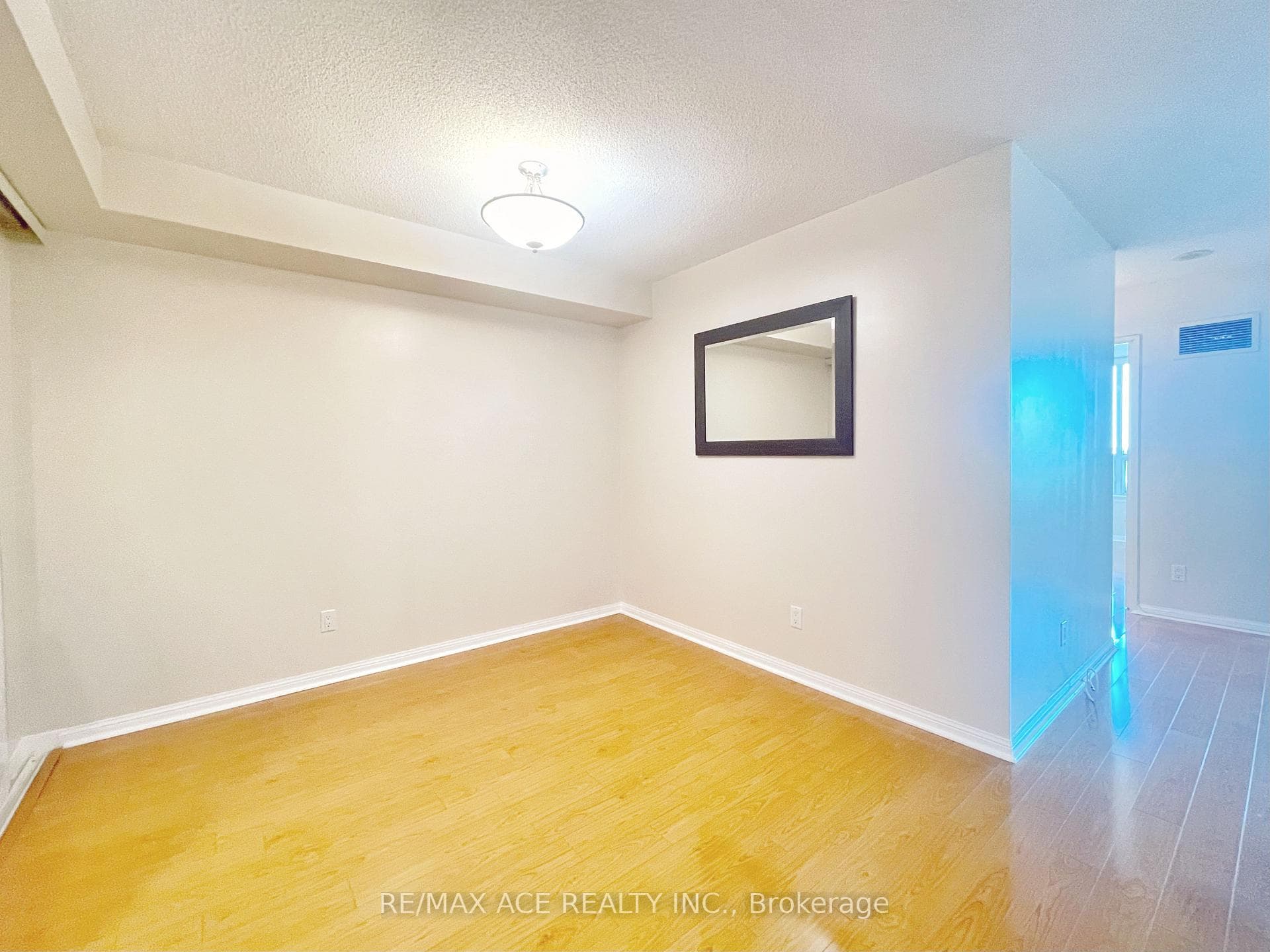 88 Corporate Drive Unit 615 photo 6