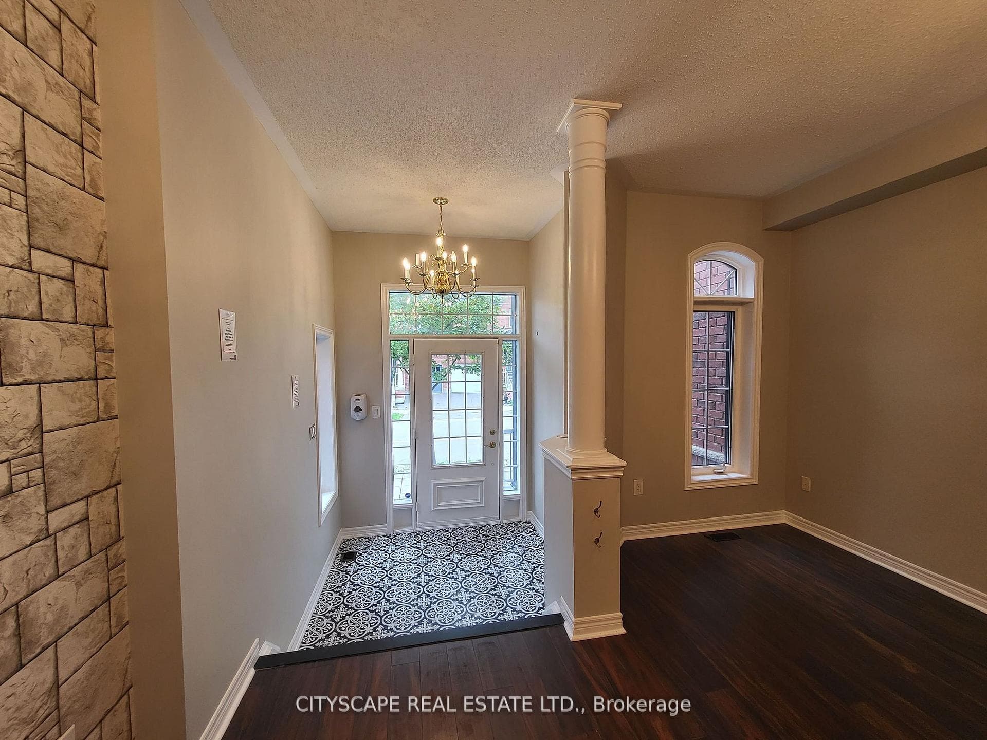 586 Duncan Lane photo 3