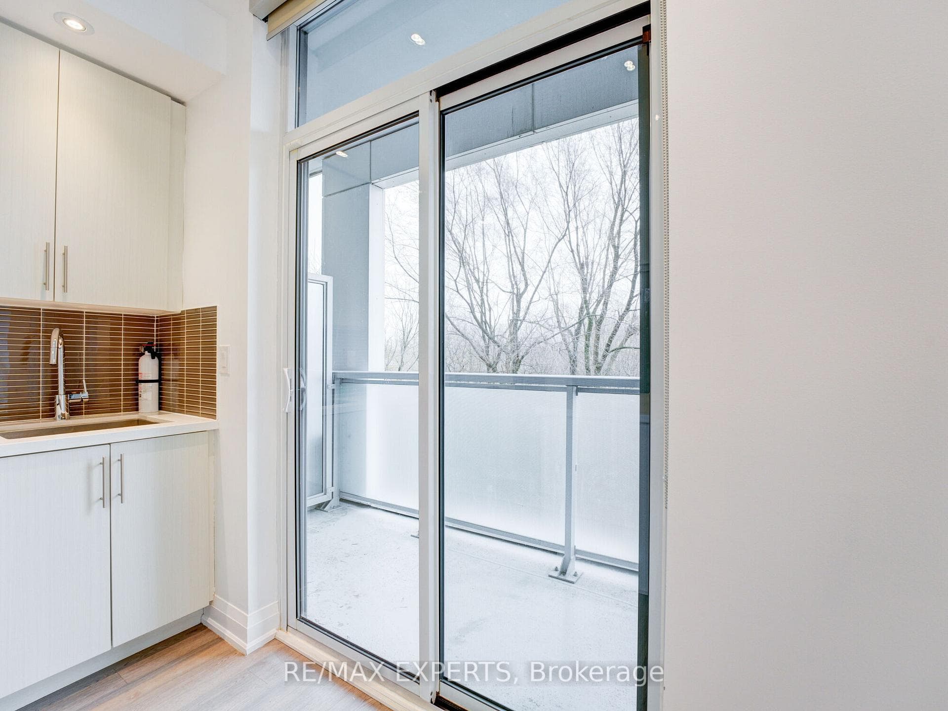 8763 Bayview Avenue Unit 231 photo 19