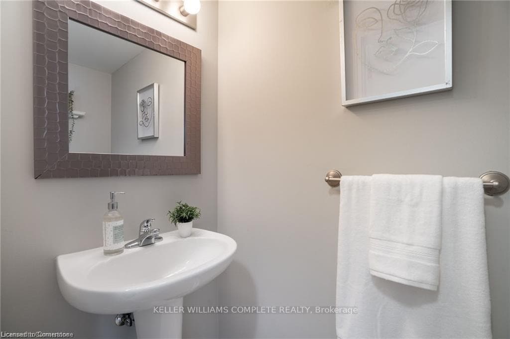 69 Hepworth Crescent photo 11