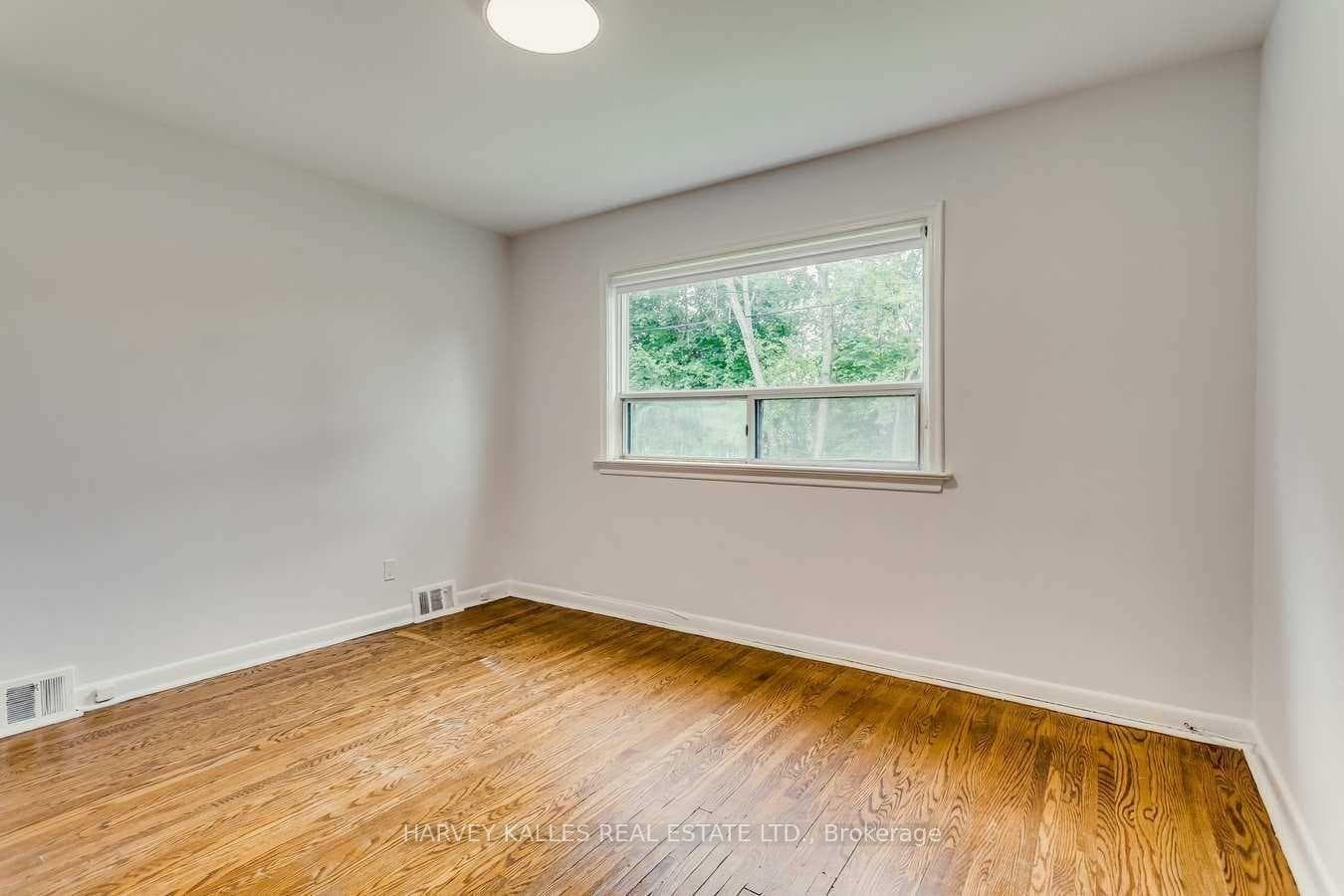 135 Combe Avenue photo 23