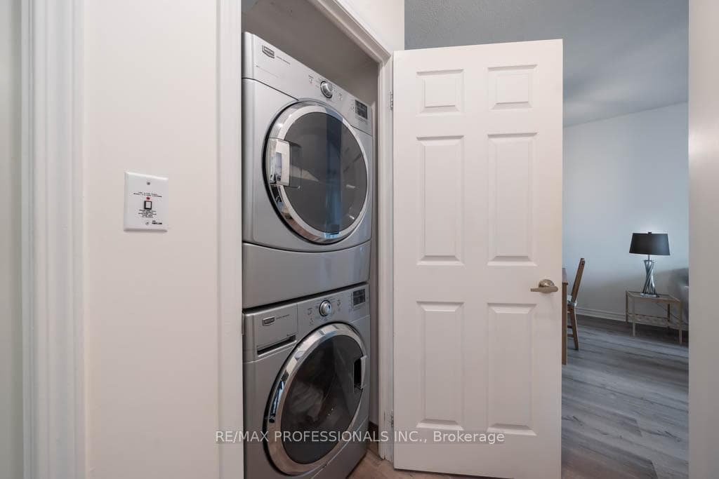 335 Rathburn Road Unit 203 photo 19