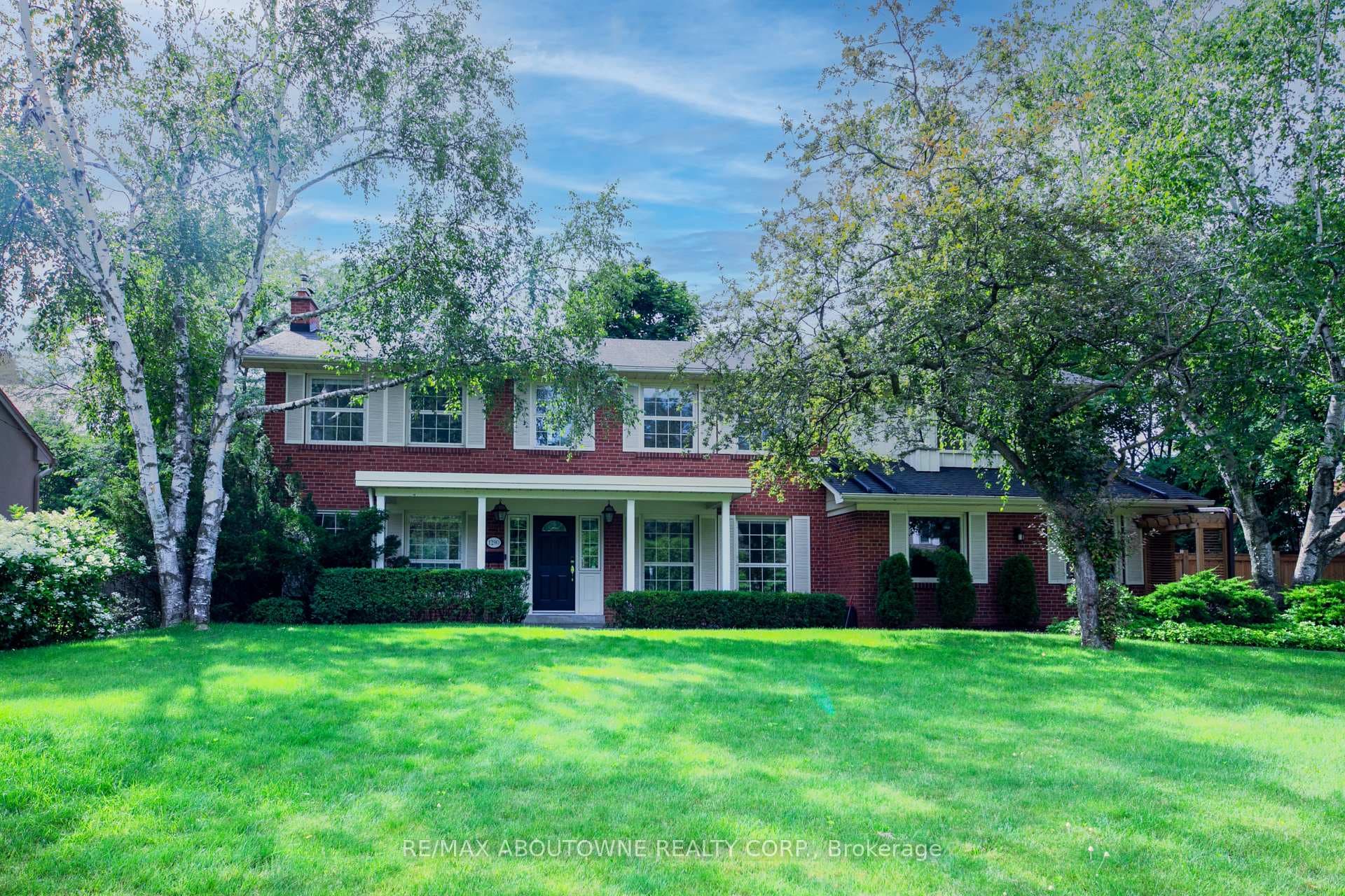 1290 Braeside Drive photo 1