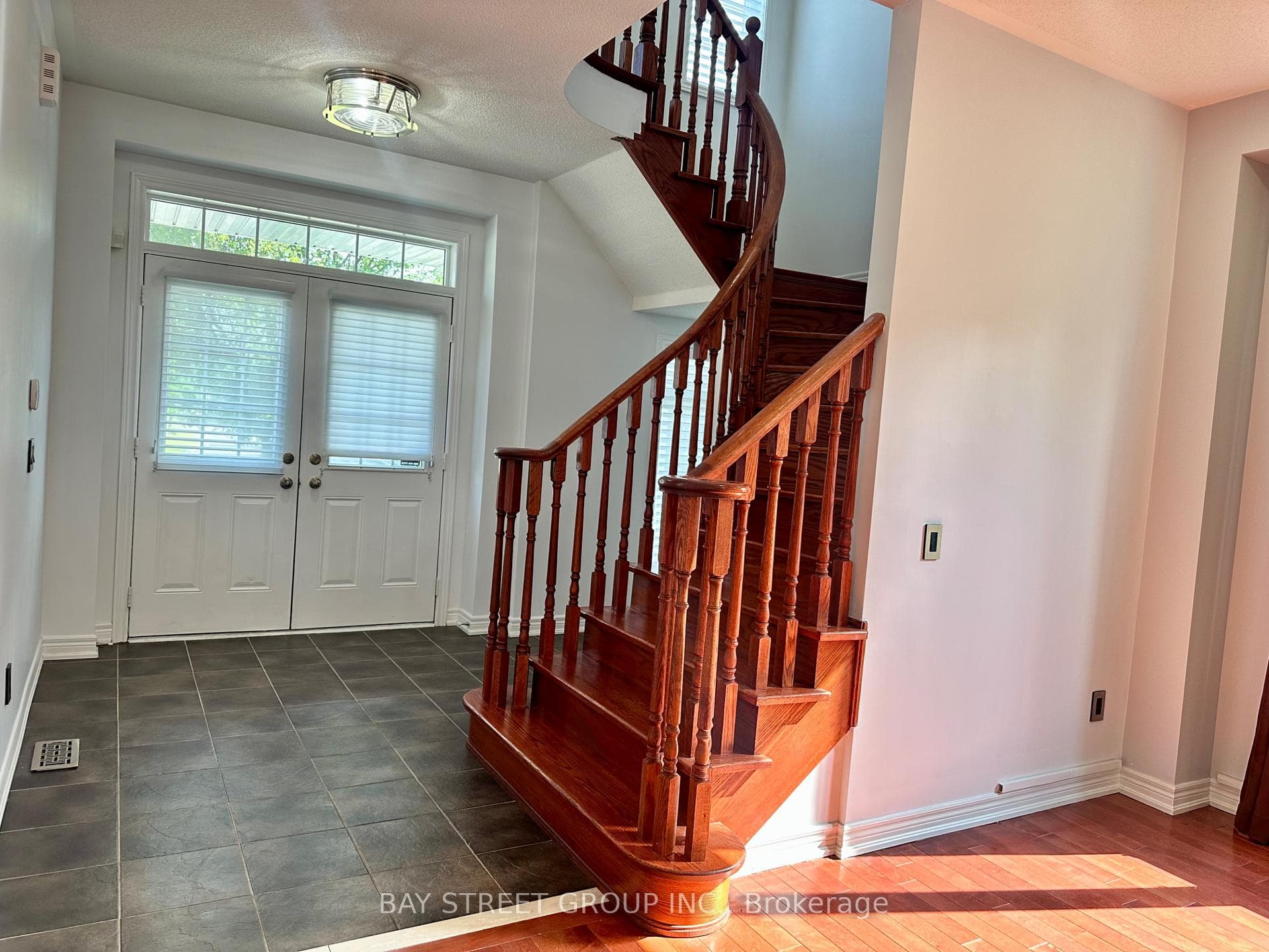 45 Florelle Drive photo 3