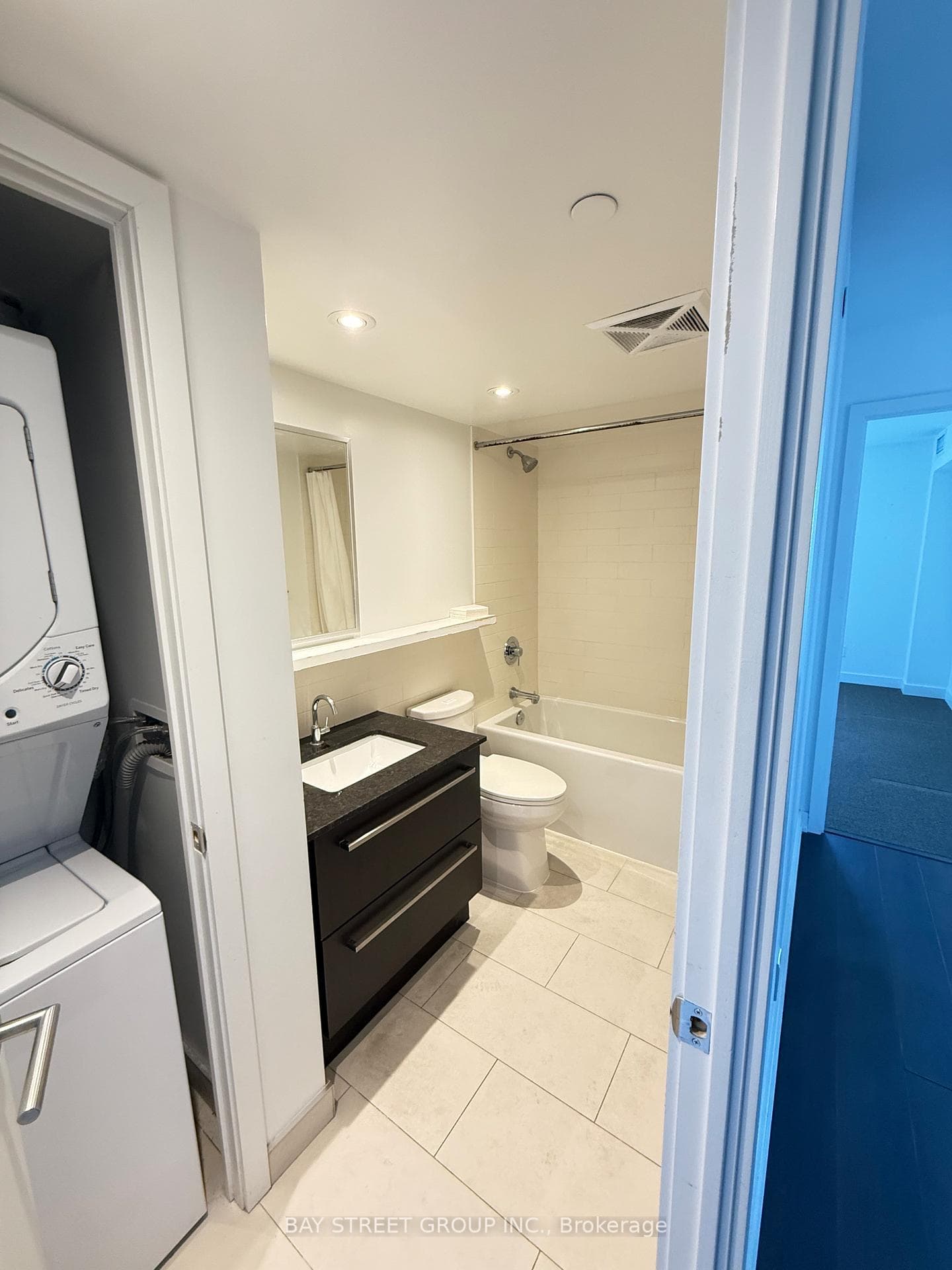 120 Varna Drive Unit 807 photo 6