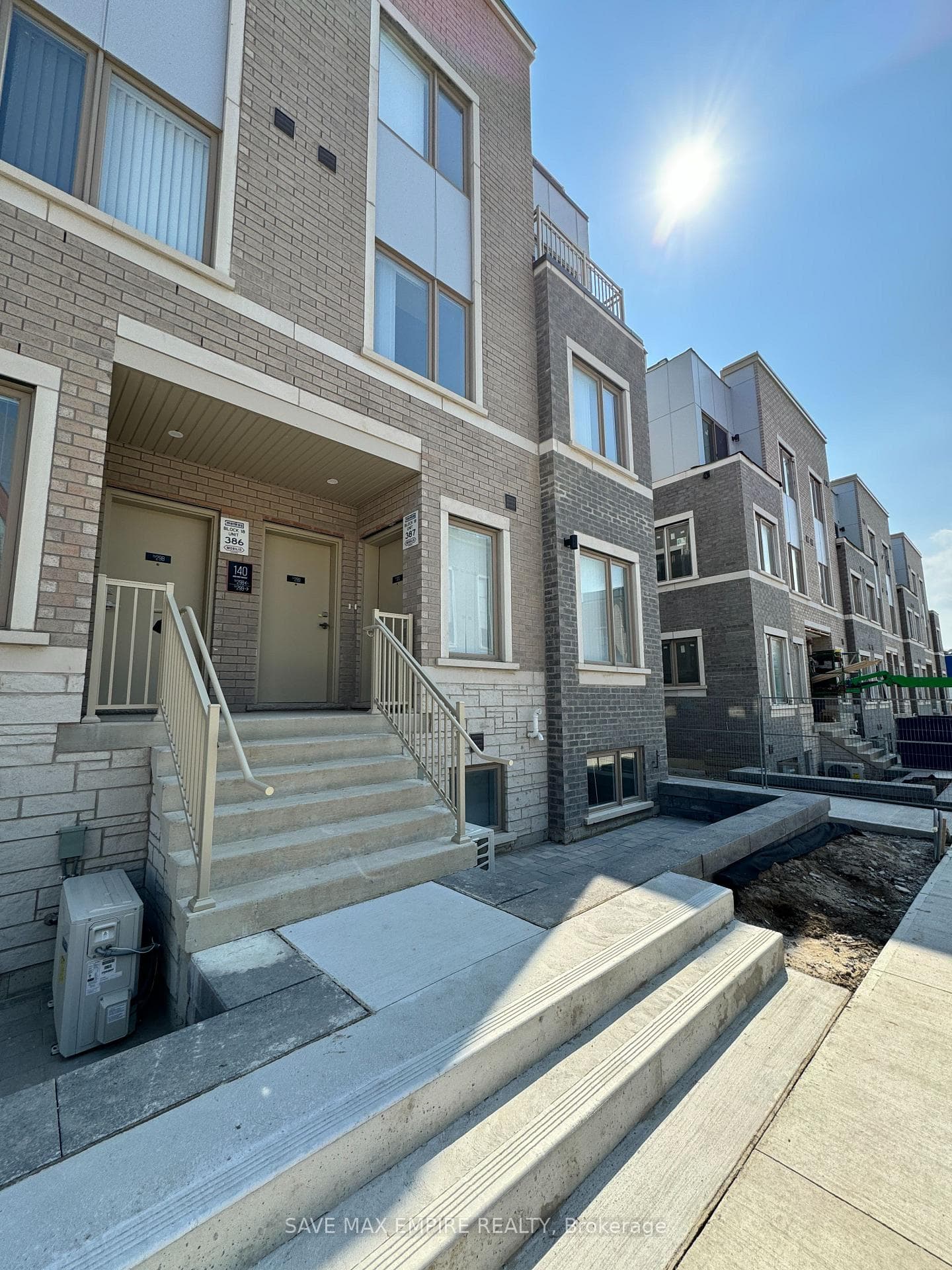 140 Honeycrisp Crescent Unit 300 photo 1