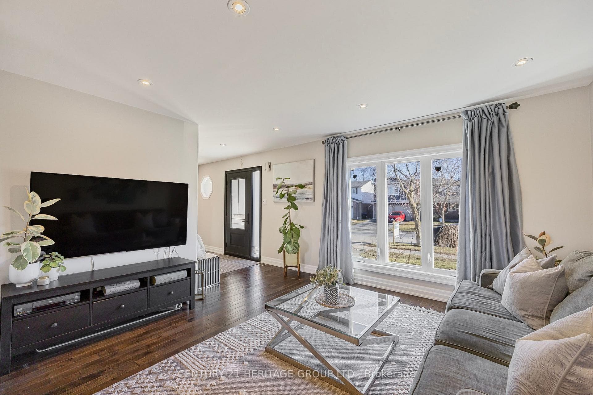 30 Fraser Avenue photo 5