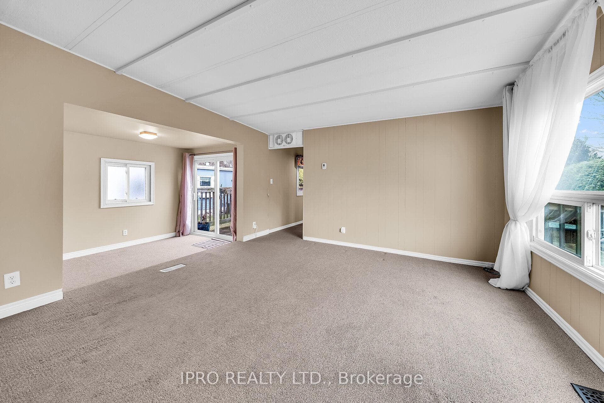 137 Maple Crescent photo 10