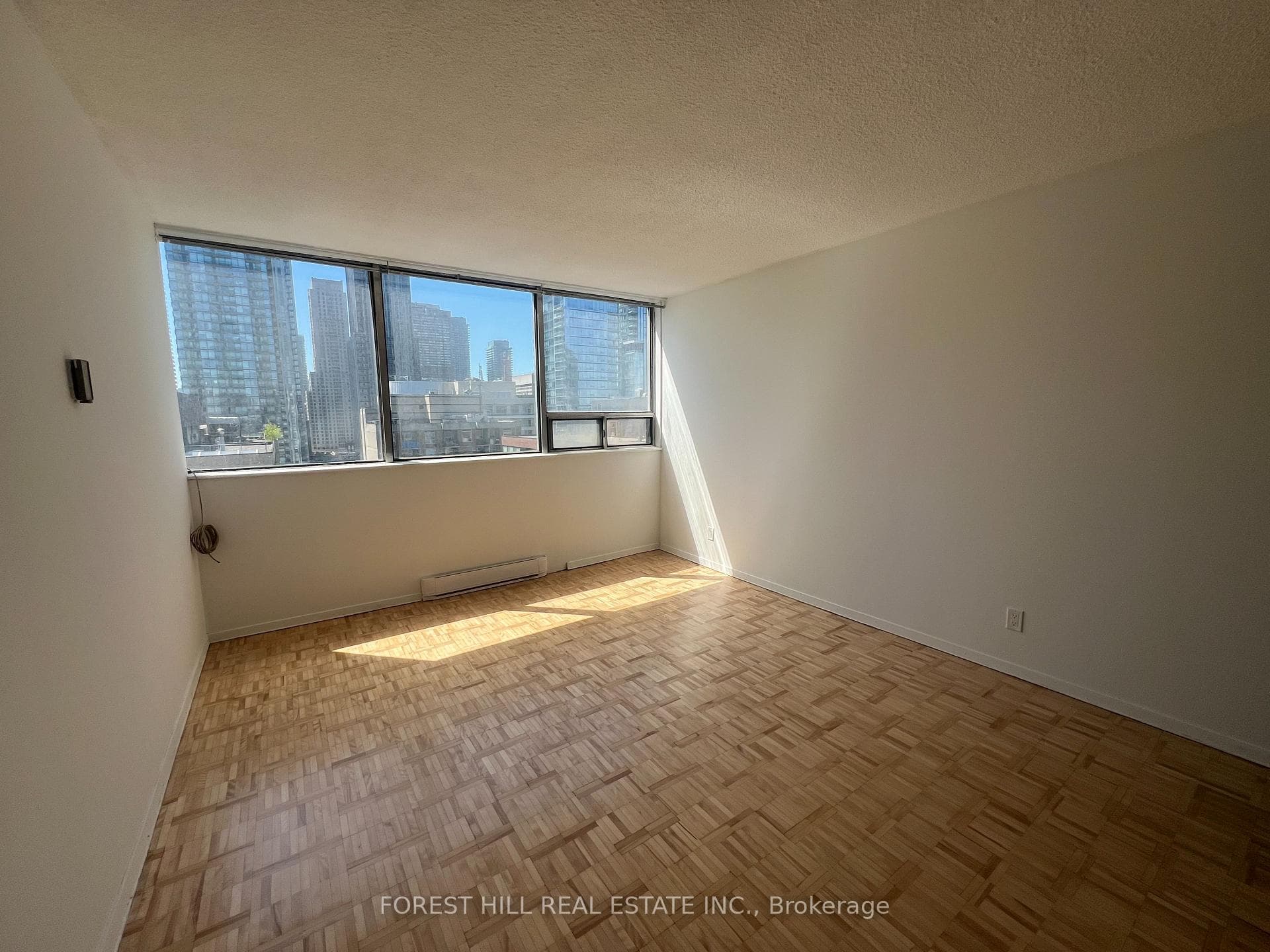 914 Yonge Street Unit 1402 photo 9