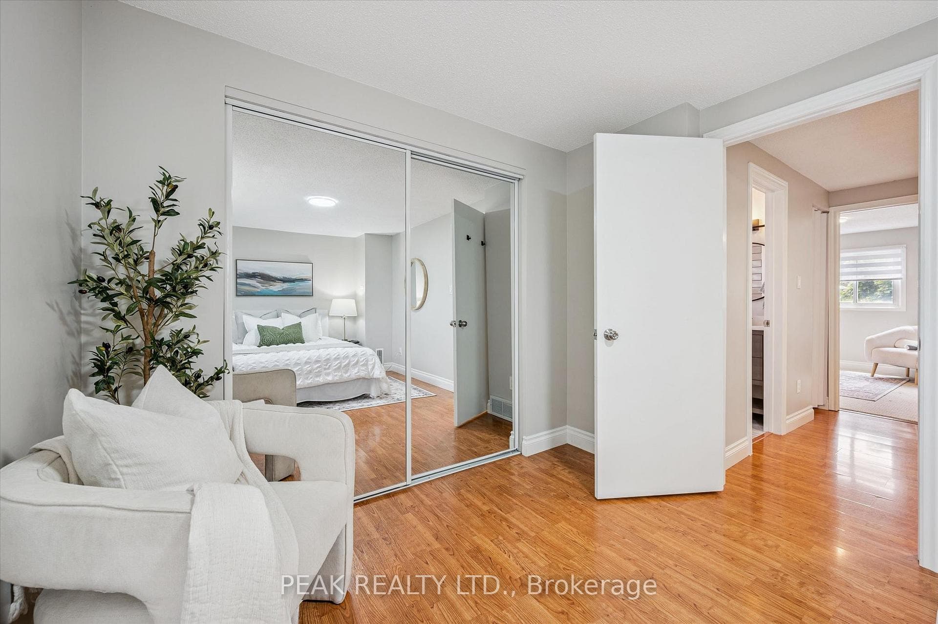 694 Highpoint Avenue Unit B photo 16