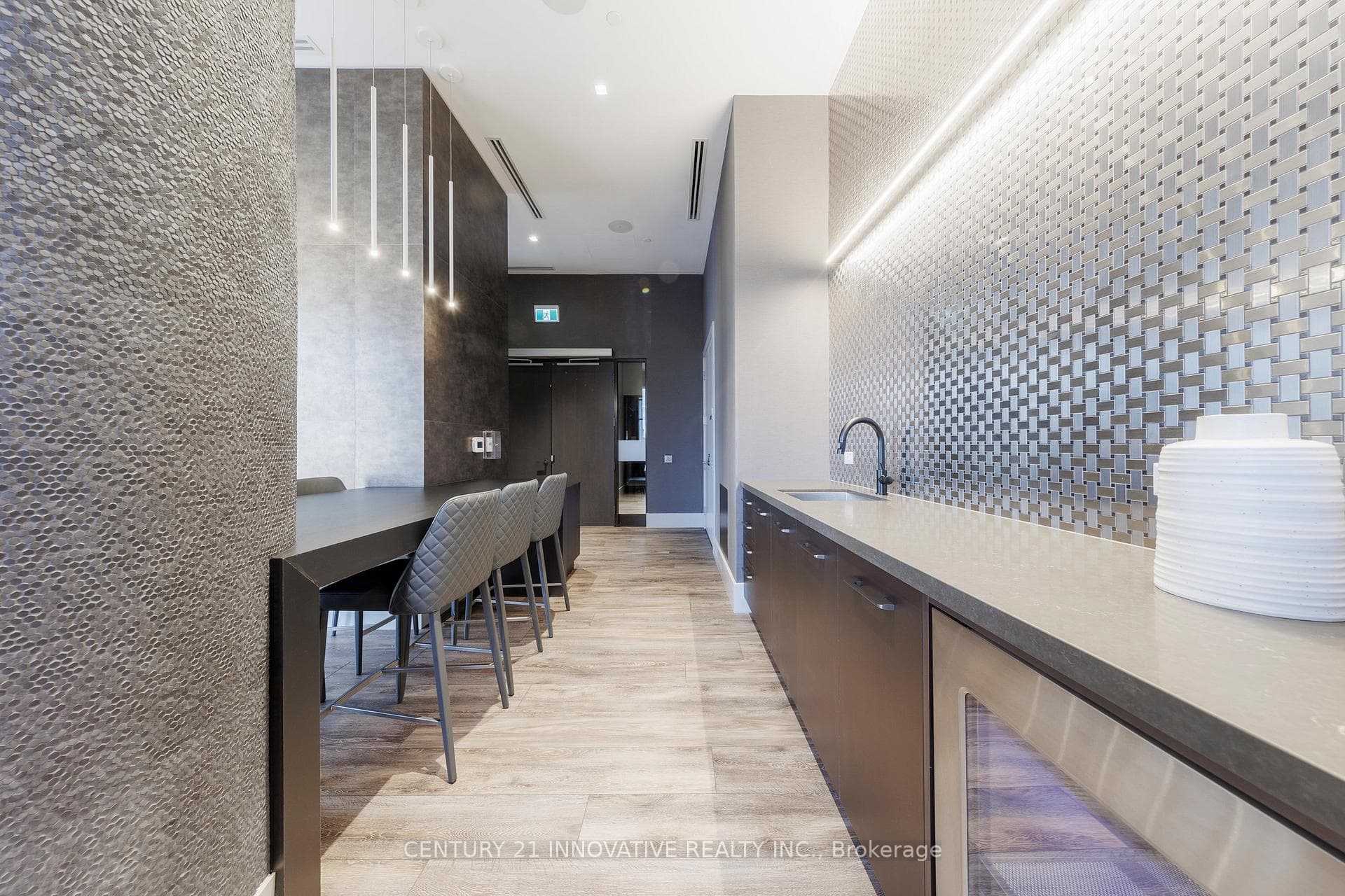 2550 Simcoe Street Unit 513 photo 25
