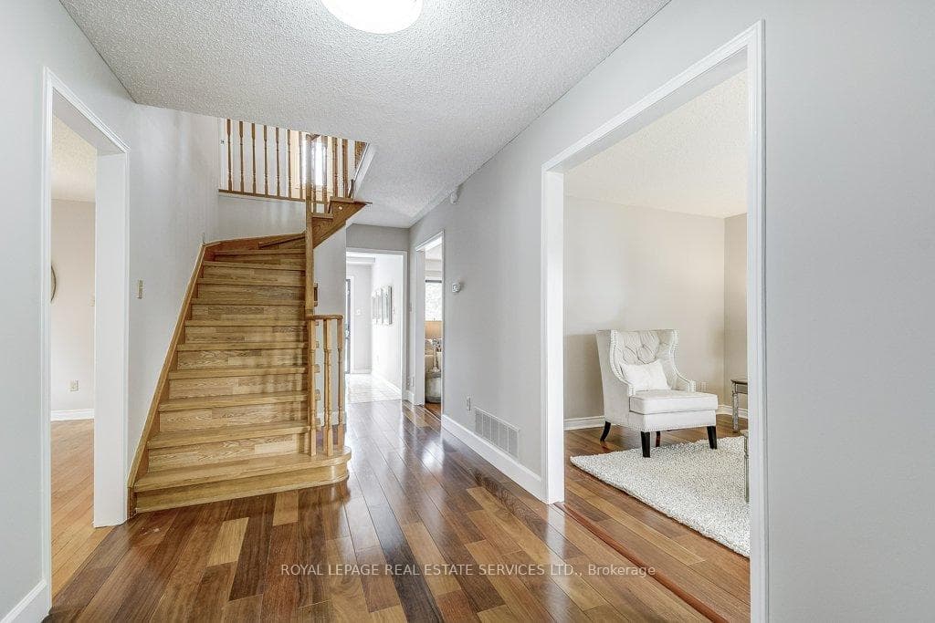 204 Ryerson Road photo 4