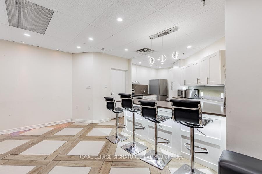 PARTY ROOM
