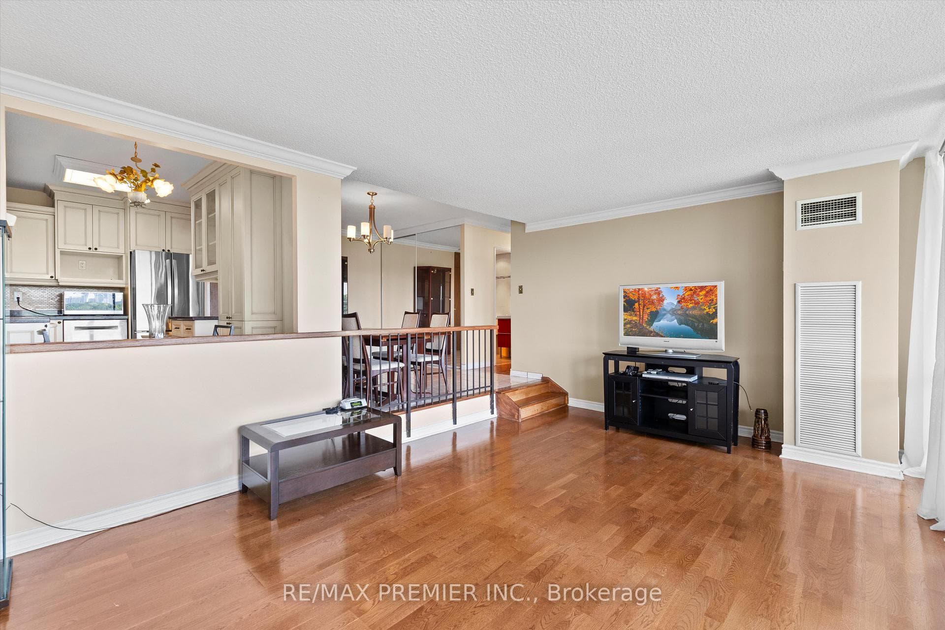240 Scarlett Road Unit 711 photo 11