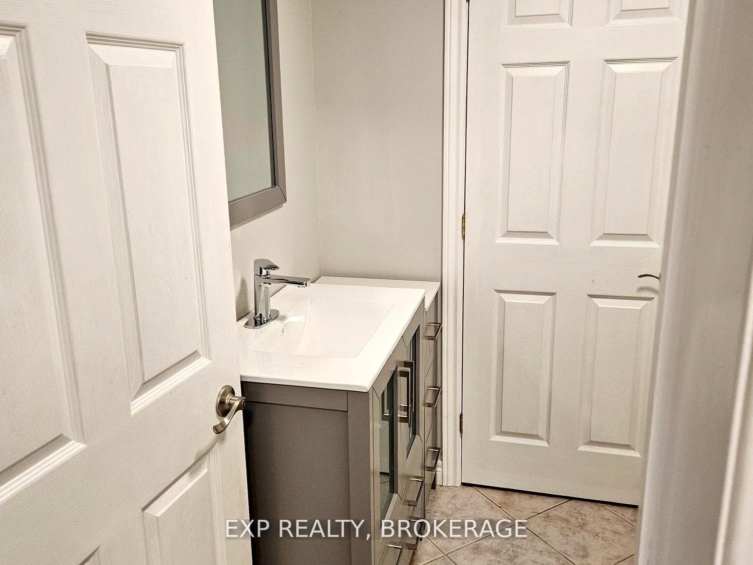 300 HERBERT Street photo 23