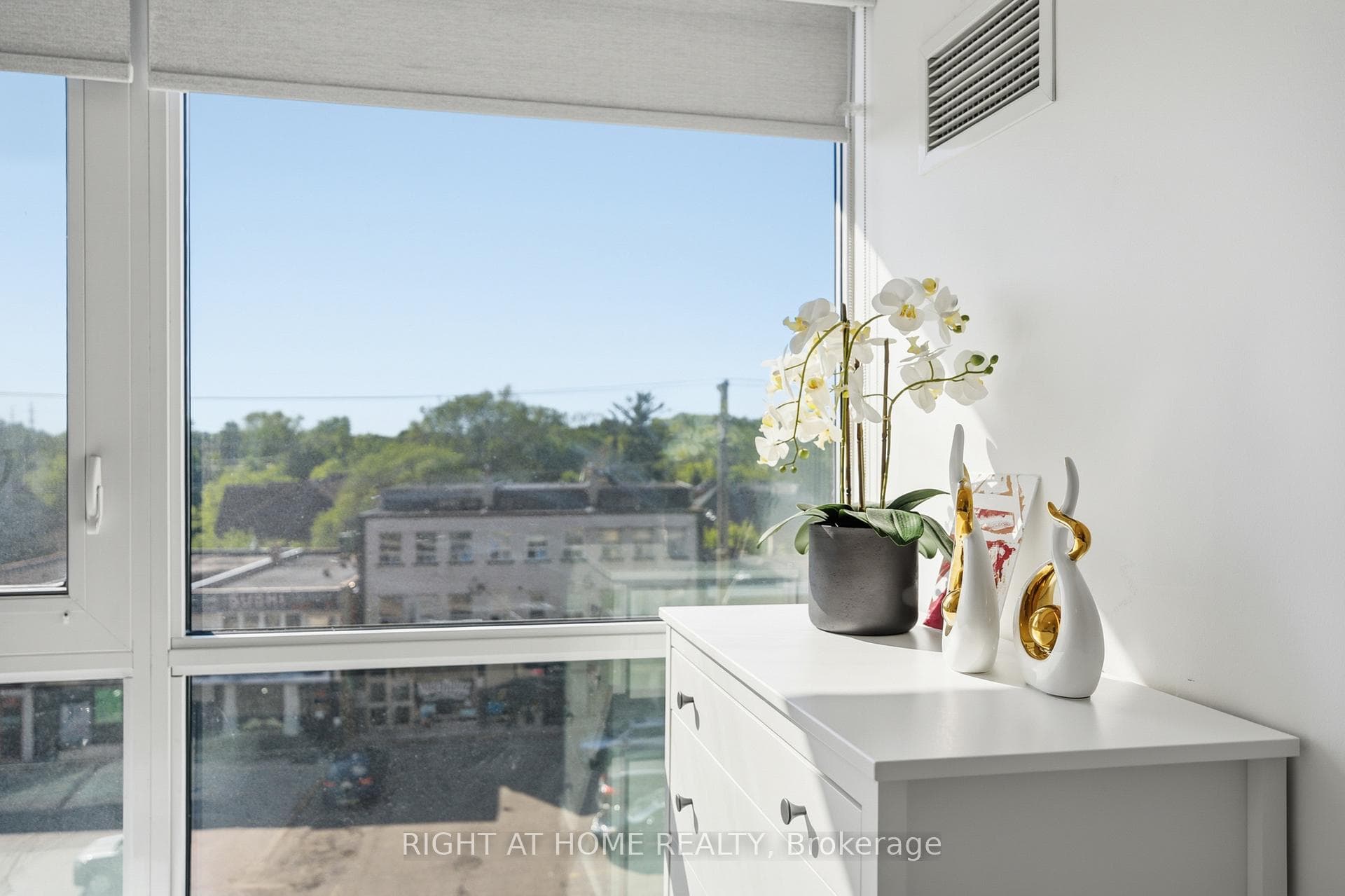 5101 Dundas Street Unit 411 photo 19