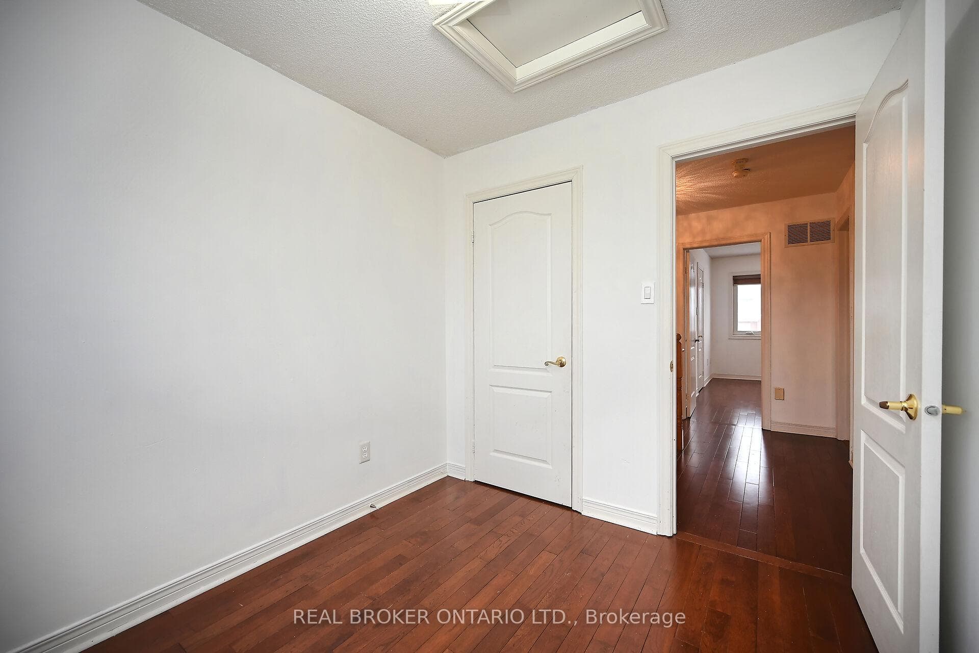 350 Oaktree Circle photo 30