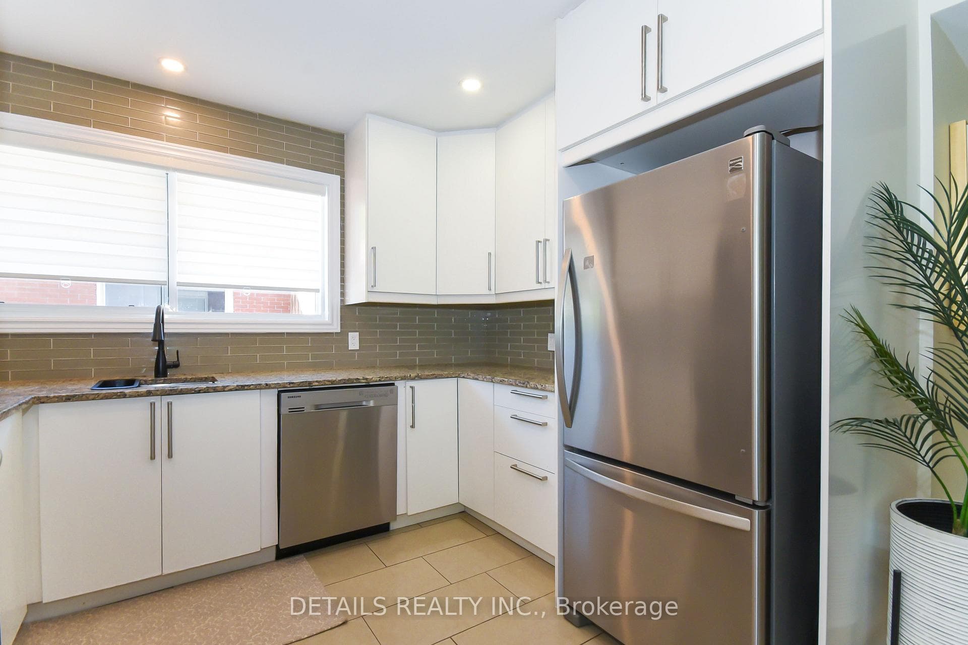 1255 Highgate Road photo 7