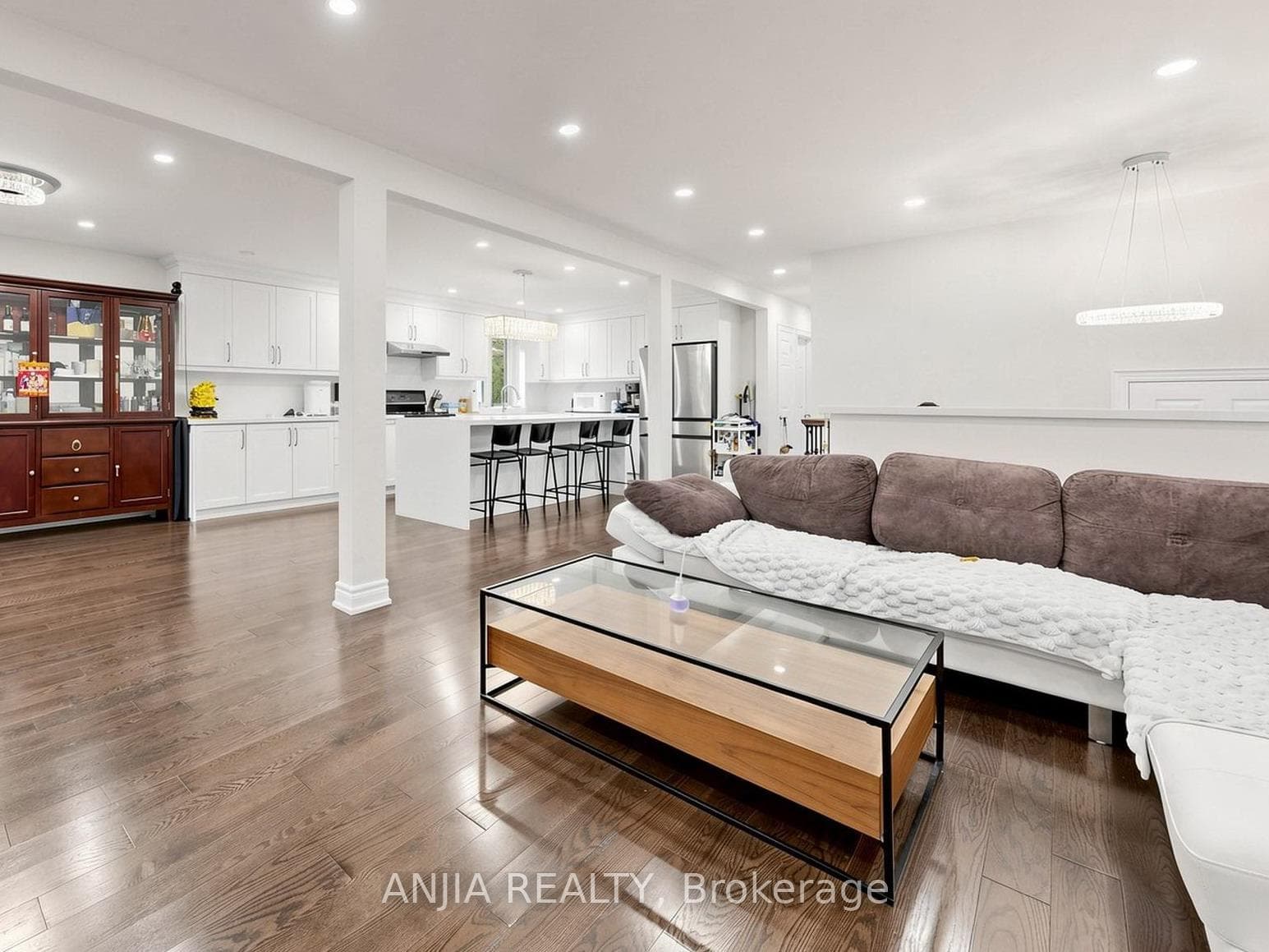 8 Applefield Drive photo 12