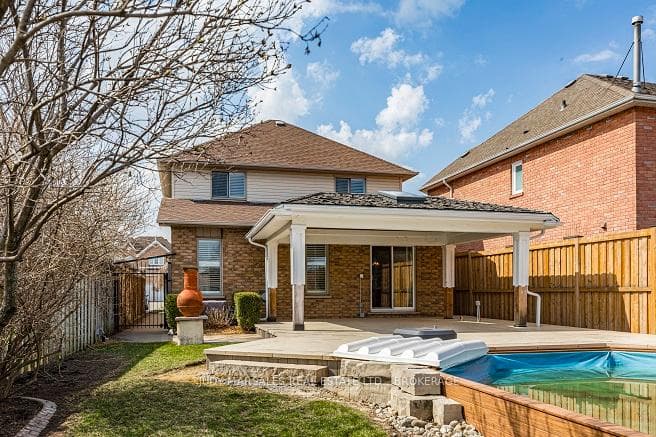 39 COVE Crescent photo 30