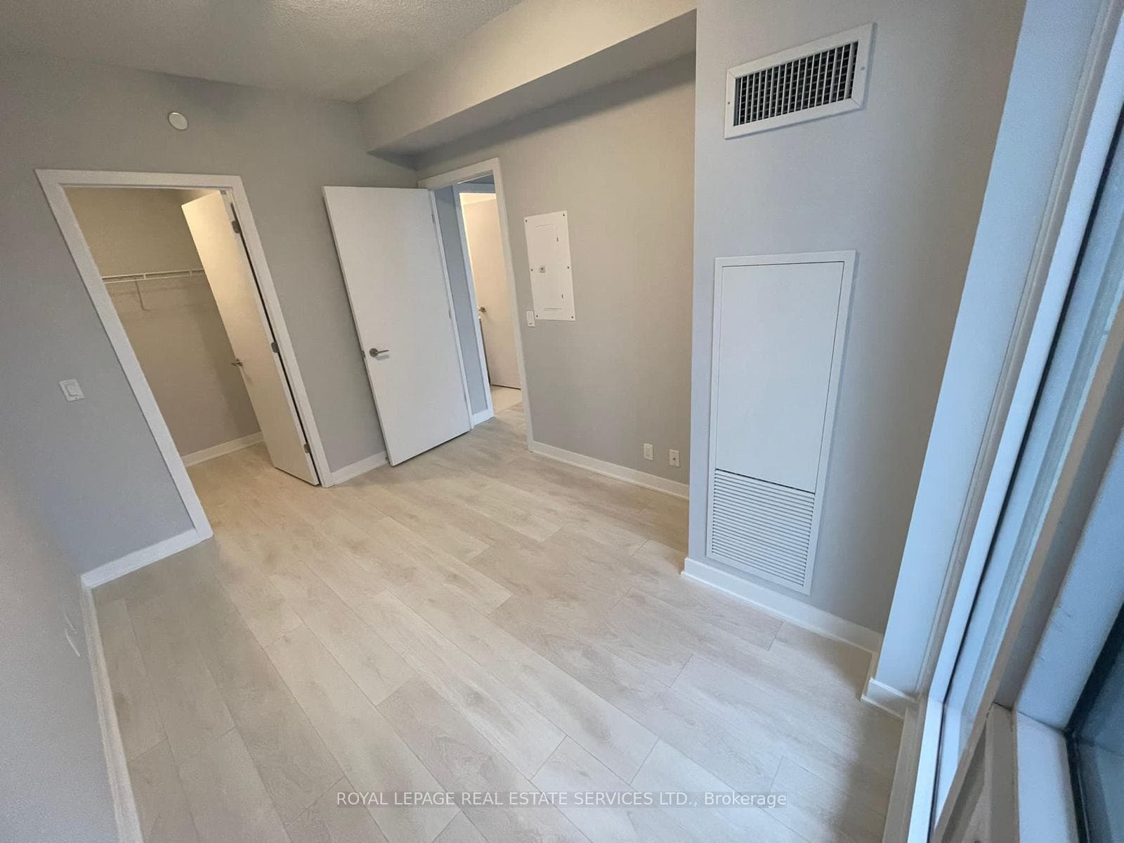 2221 Yonge Street Unit 1911 photo 14