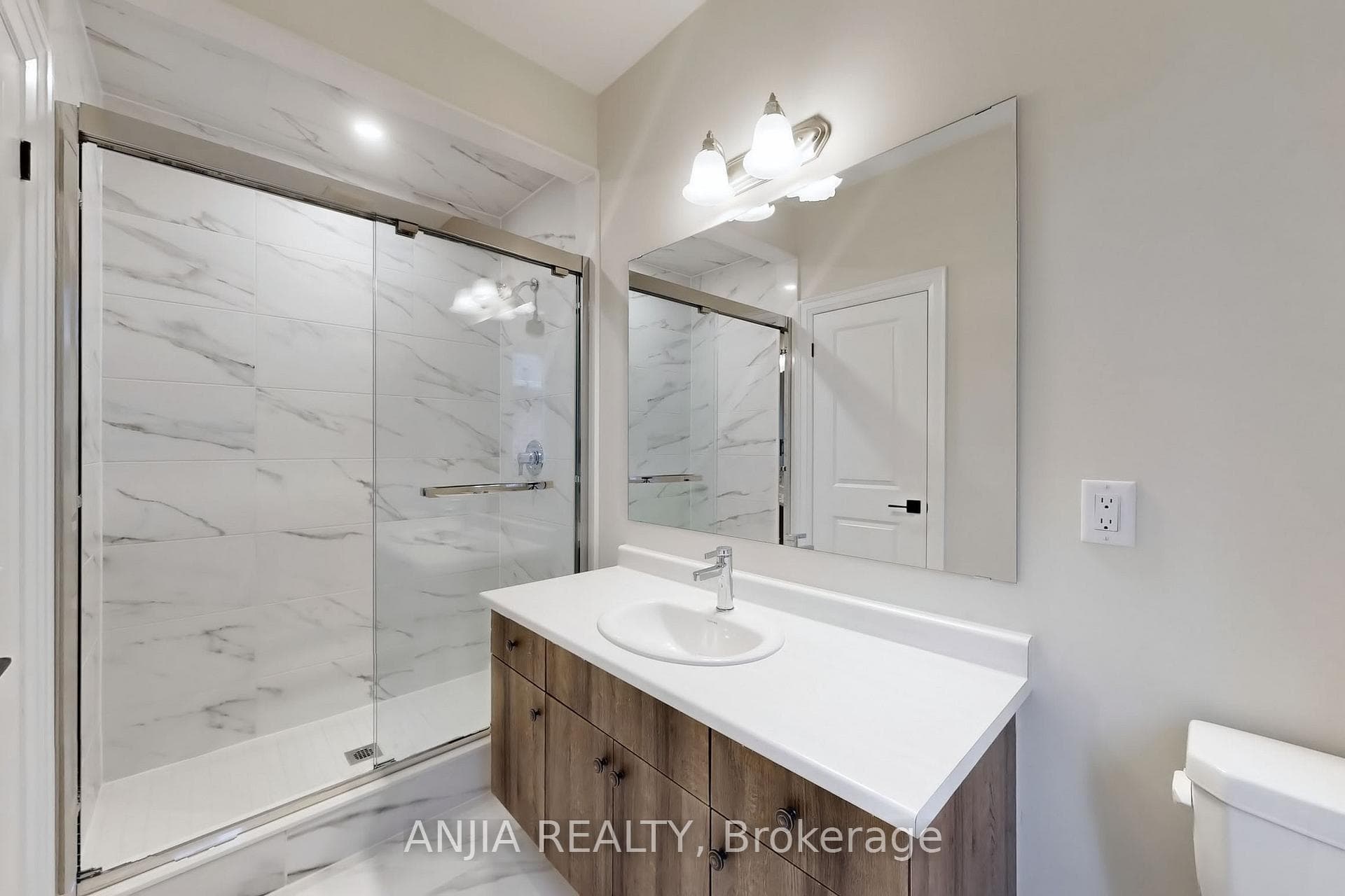 86 Angus Morton Crescent photo 36