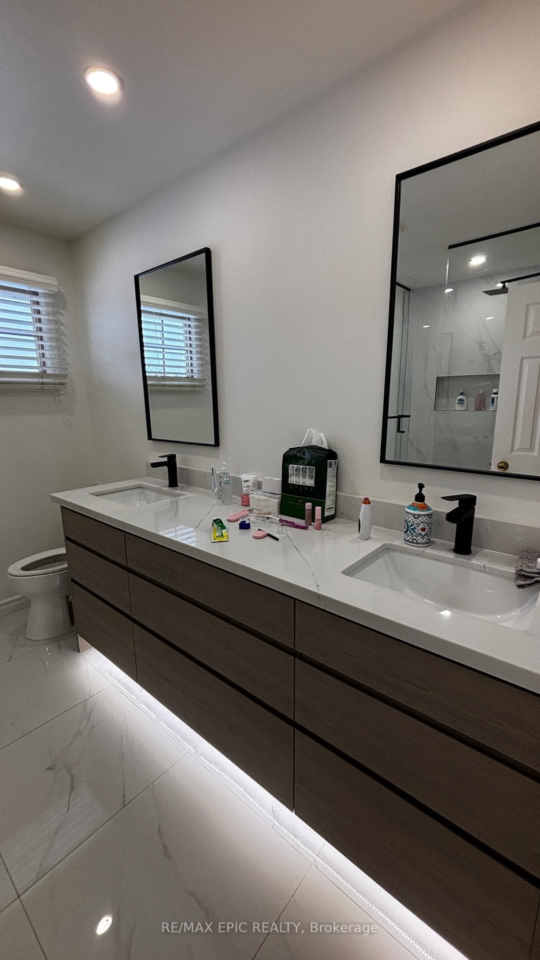24 Cairns Drive Unit main photo 3