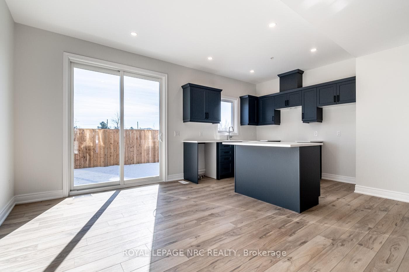 121A MOFFATT Street Unit 25 photo 13