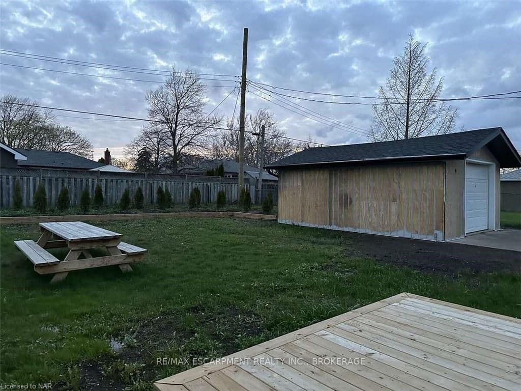 37 PARKDALE Drive Unit Upper photo 19