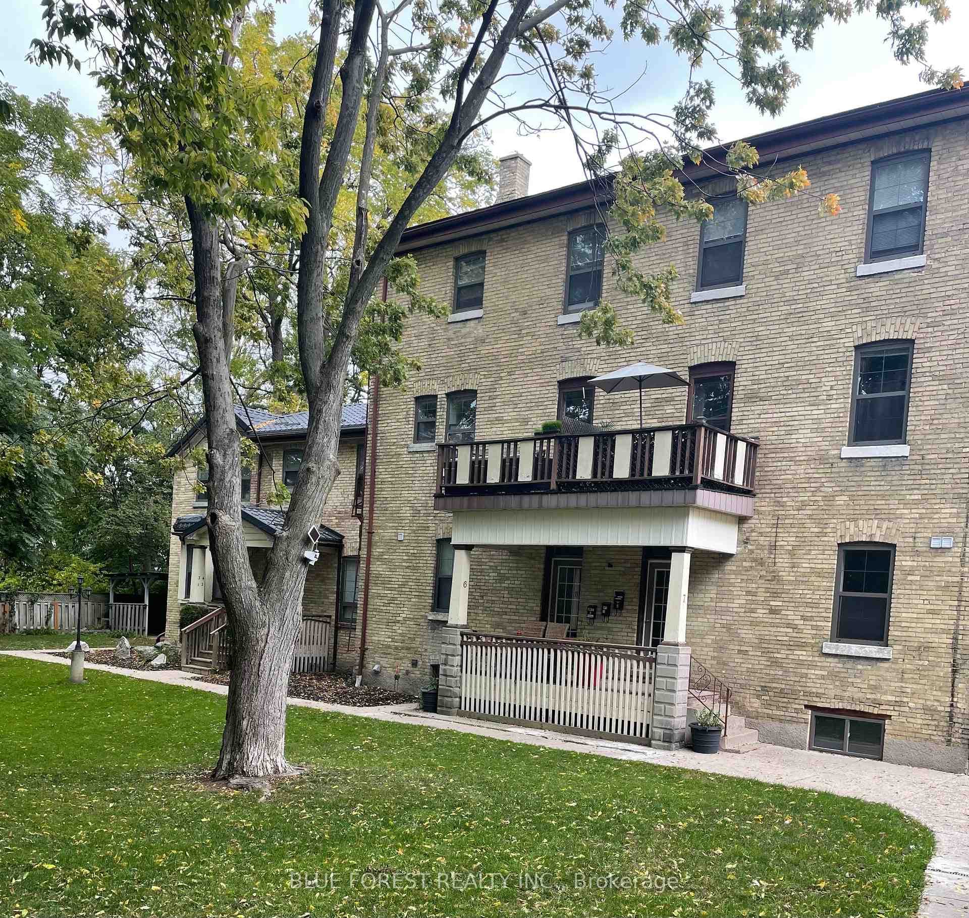 1 Waverly Place Unit 6 photo 2