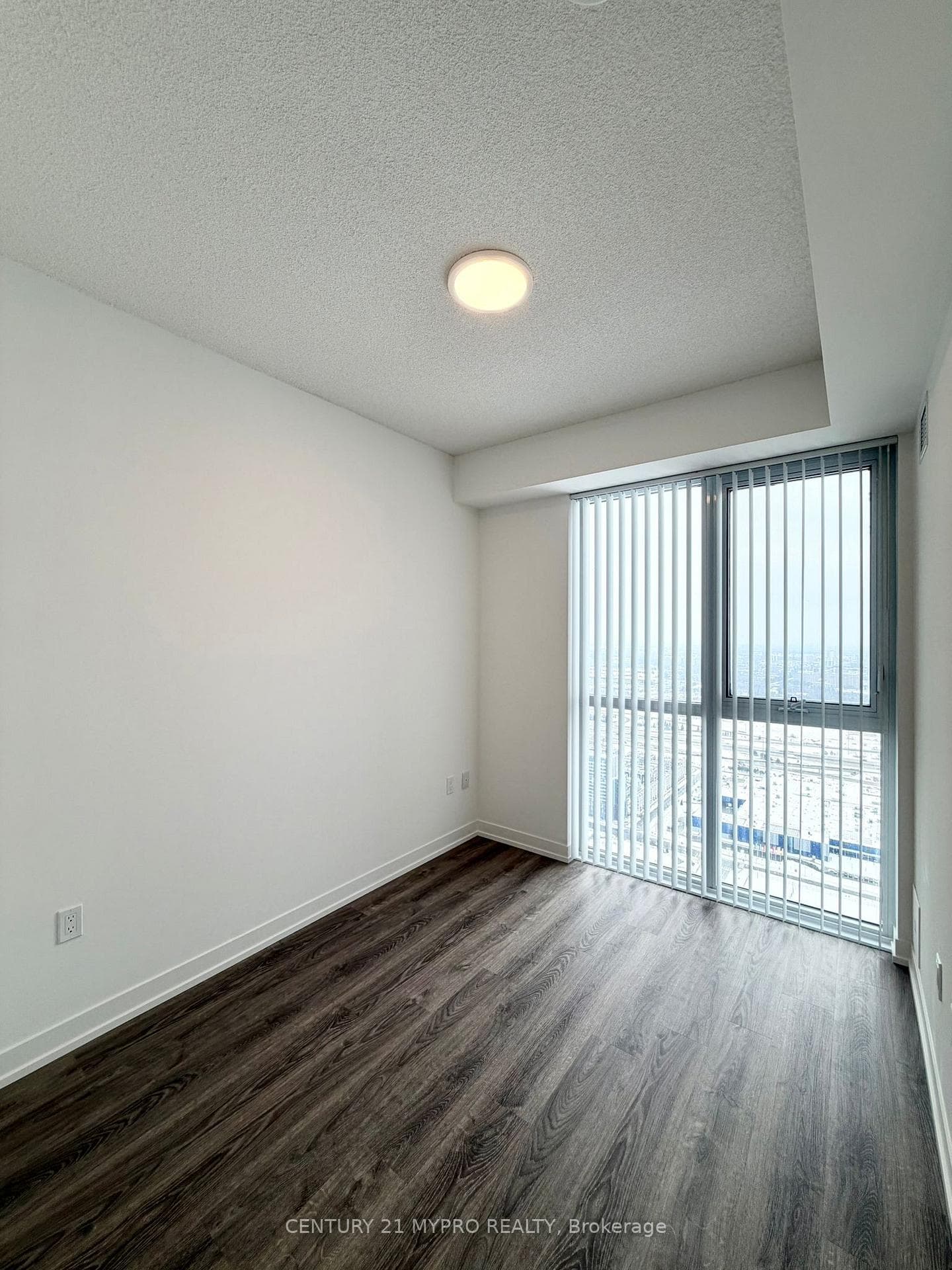 8 Interchange Way Unit 5812 photo 13