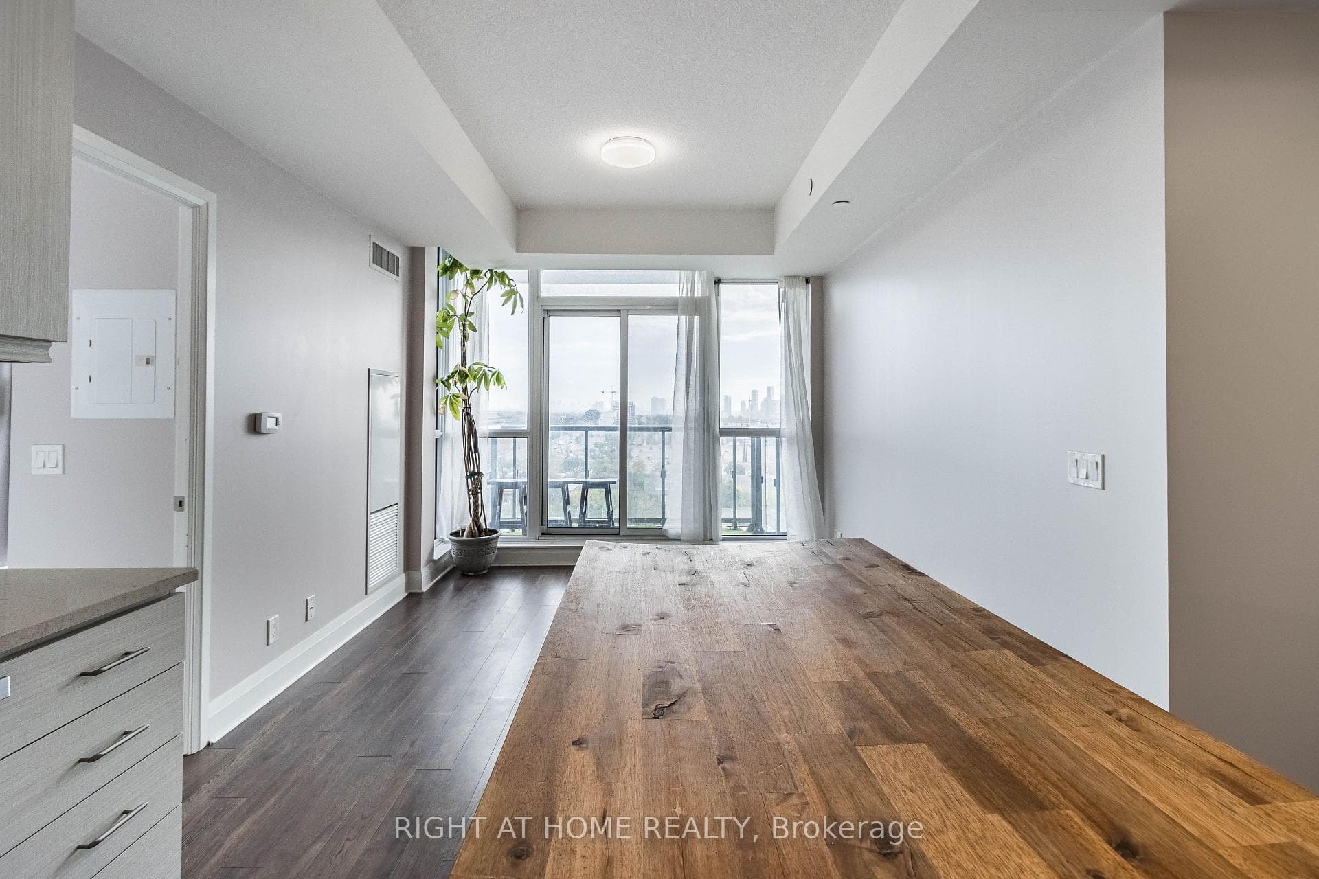 17 Zorra Street Unit 903 photo 10