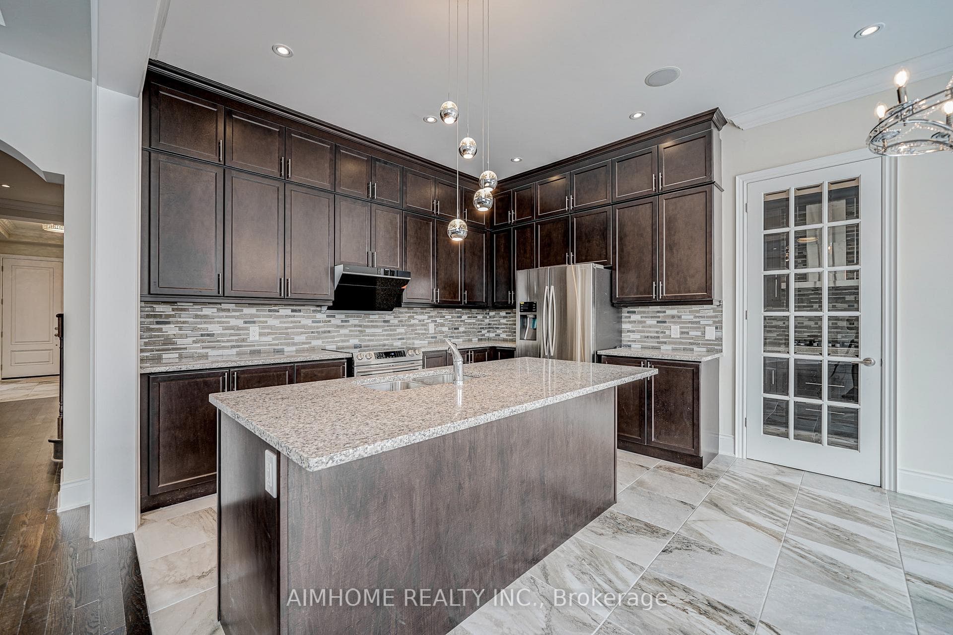 98 Joseph Hartman Crescent photo 16