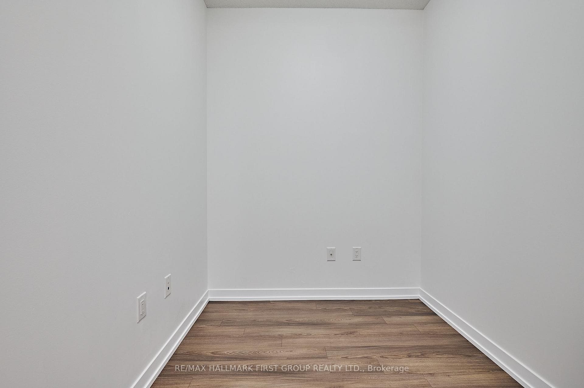 2560 Eglinton Avenue Unit 1502 photo 11