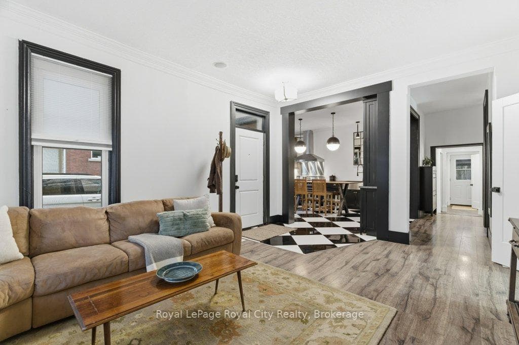 554 Woolwich Street photo 11