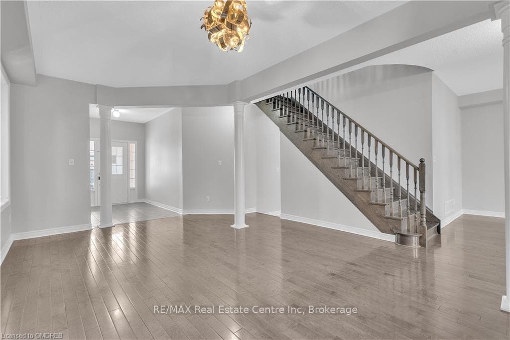 466 CEDRIC Terrace photo 5