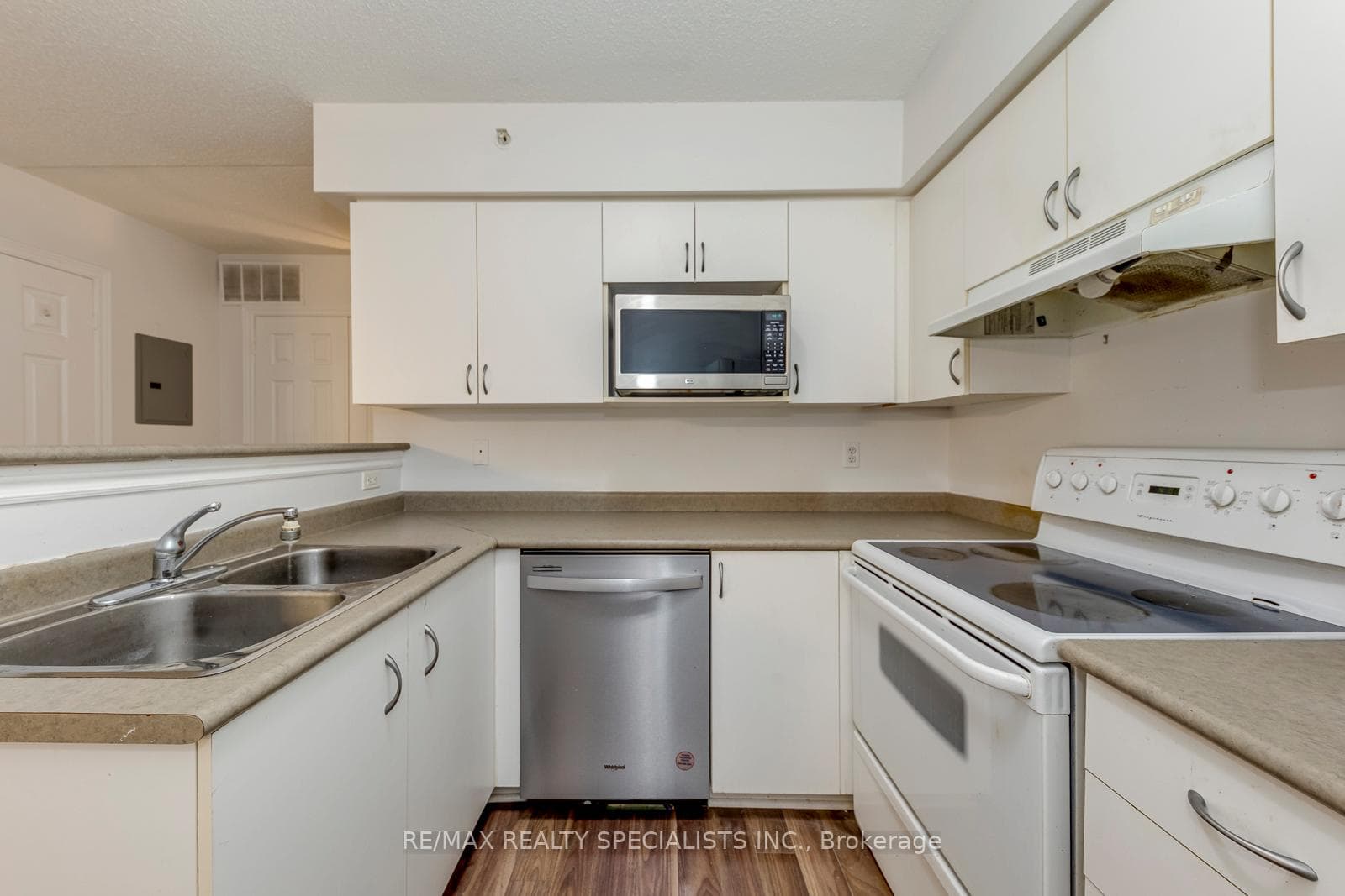 2035 Appleby Line Unit 308 photo 15
