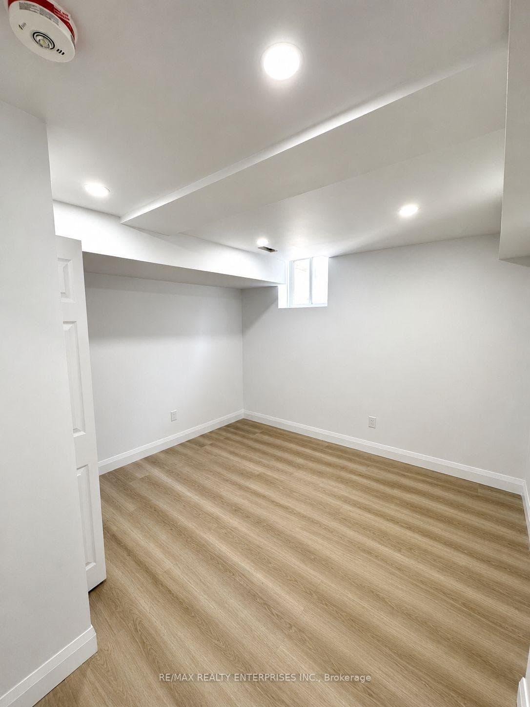 154 Thames Way Unit Basement photo 4