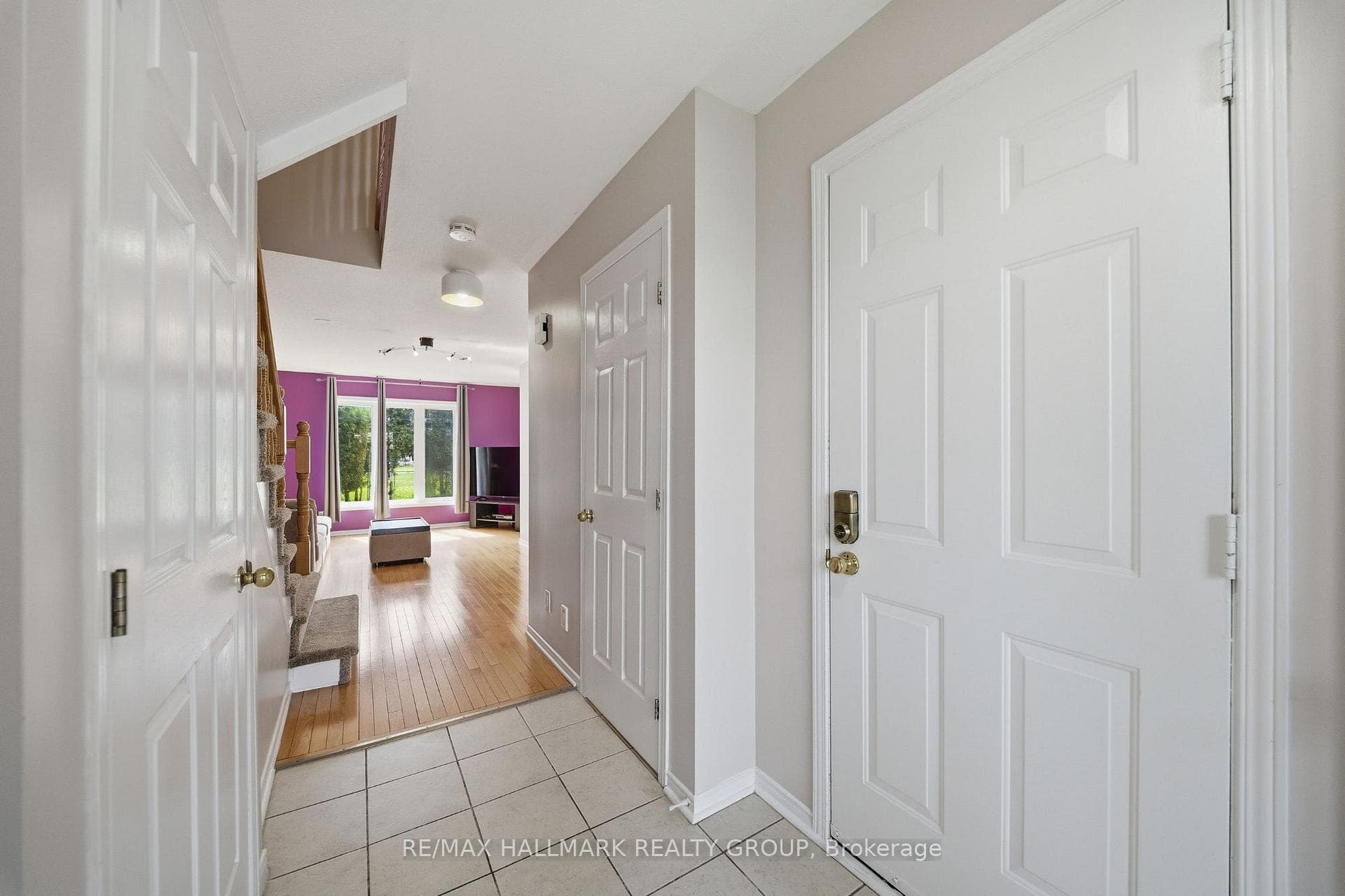 902 Paradise Crescent photo 5