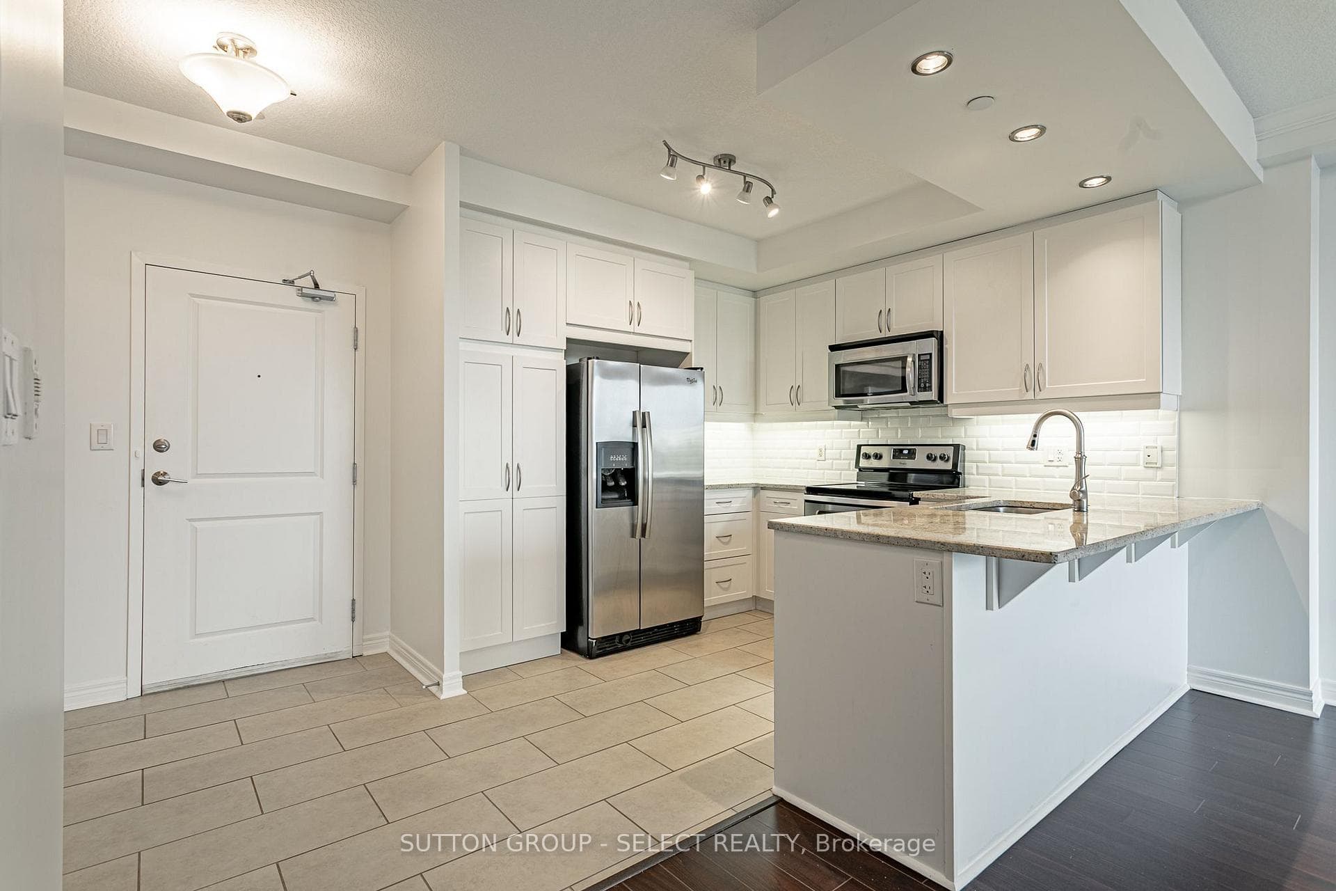 330 RIDOUT Street Unit 704 photo 5