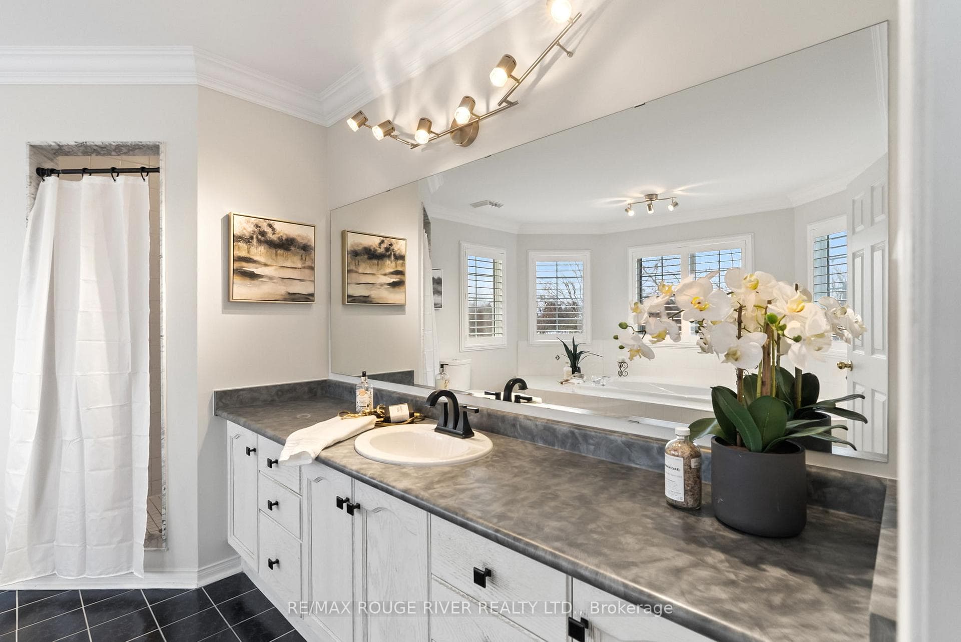 44 Knightsbridge Court photo 23