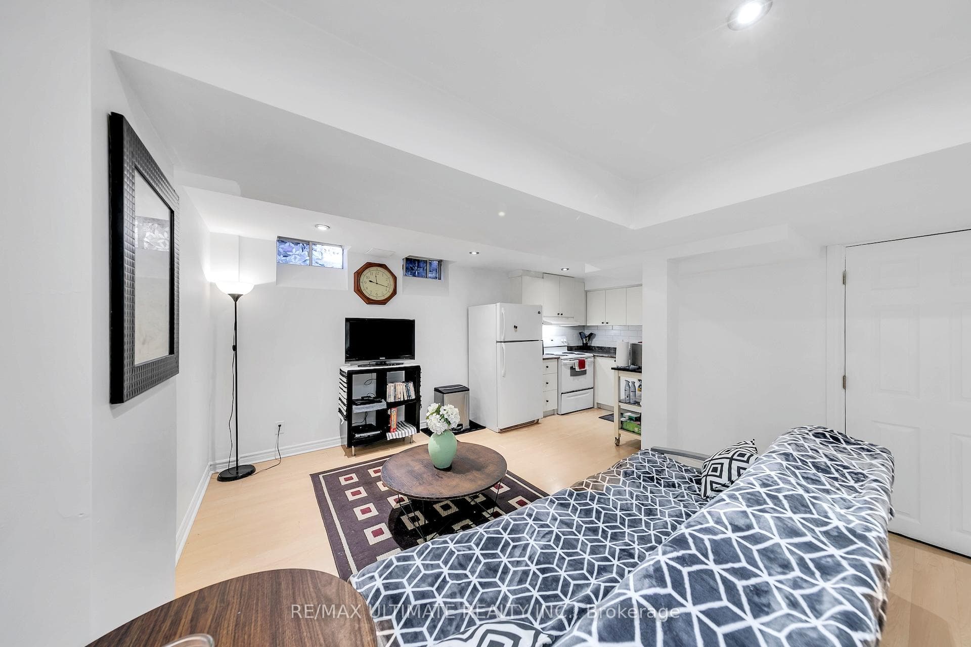 8 Kinney Gate photo 36